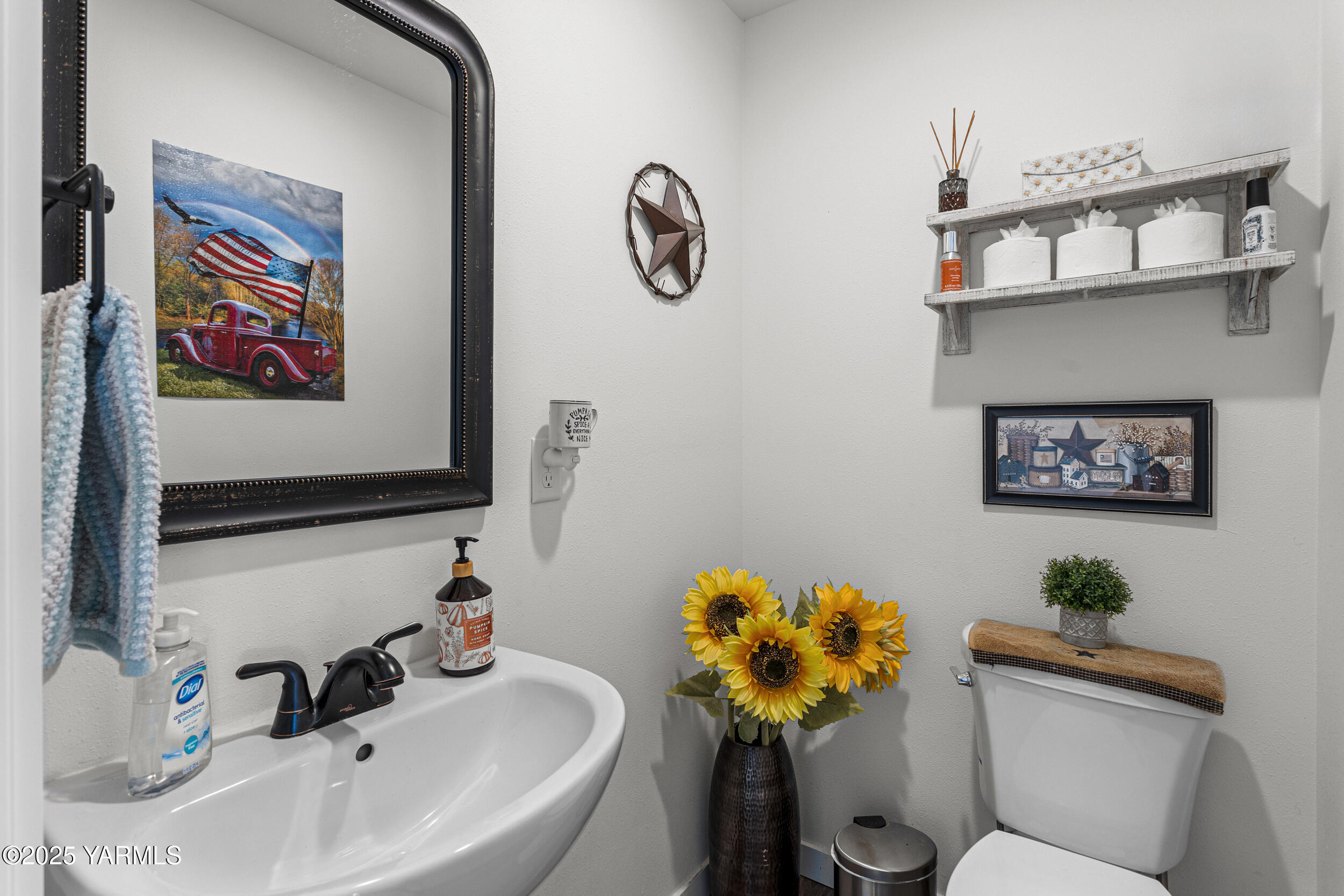 Yakima, Washington 98908, United States, 4 Bedrooms Bedrooms, ,3 BathroomsBathrooms,Residential,Contingent,12825