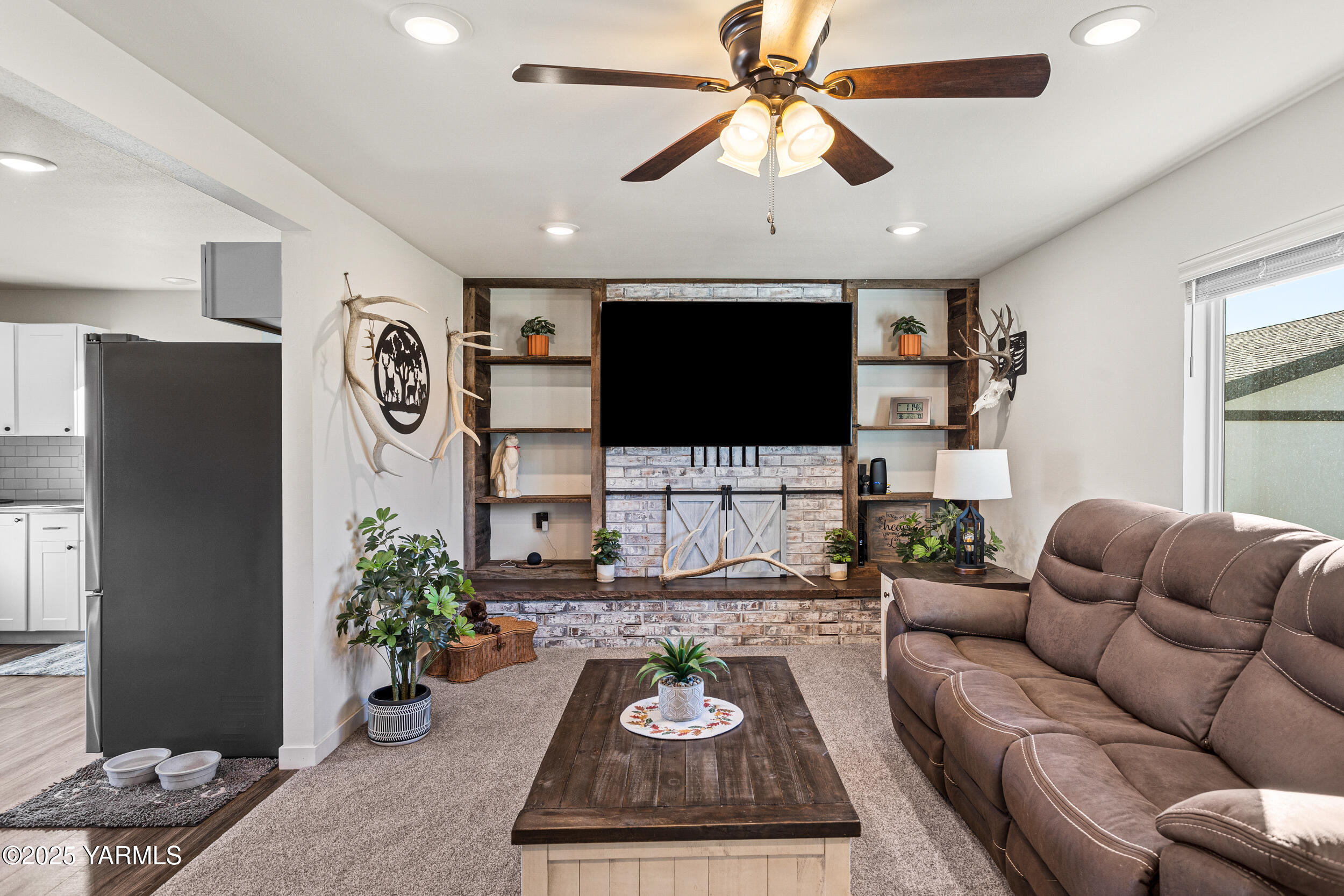 Yakima, Washington 98908, United States, 4 Bedrooms Bedrooms, ,3 BathroomsBathrooms,Residential,Contingent,12825