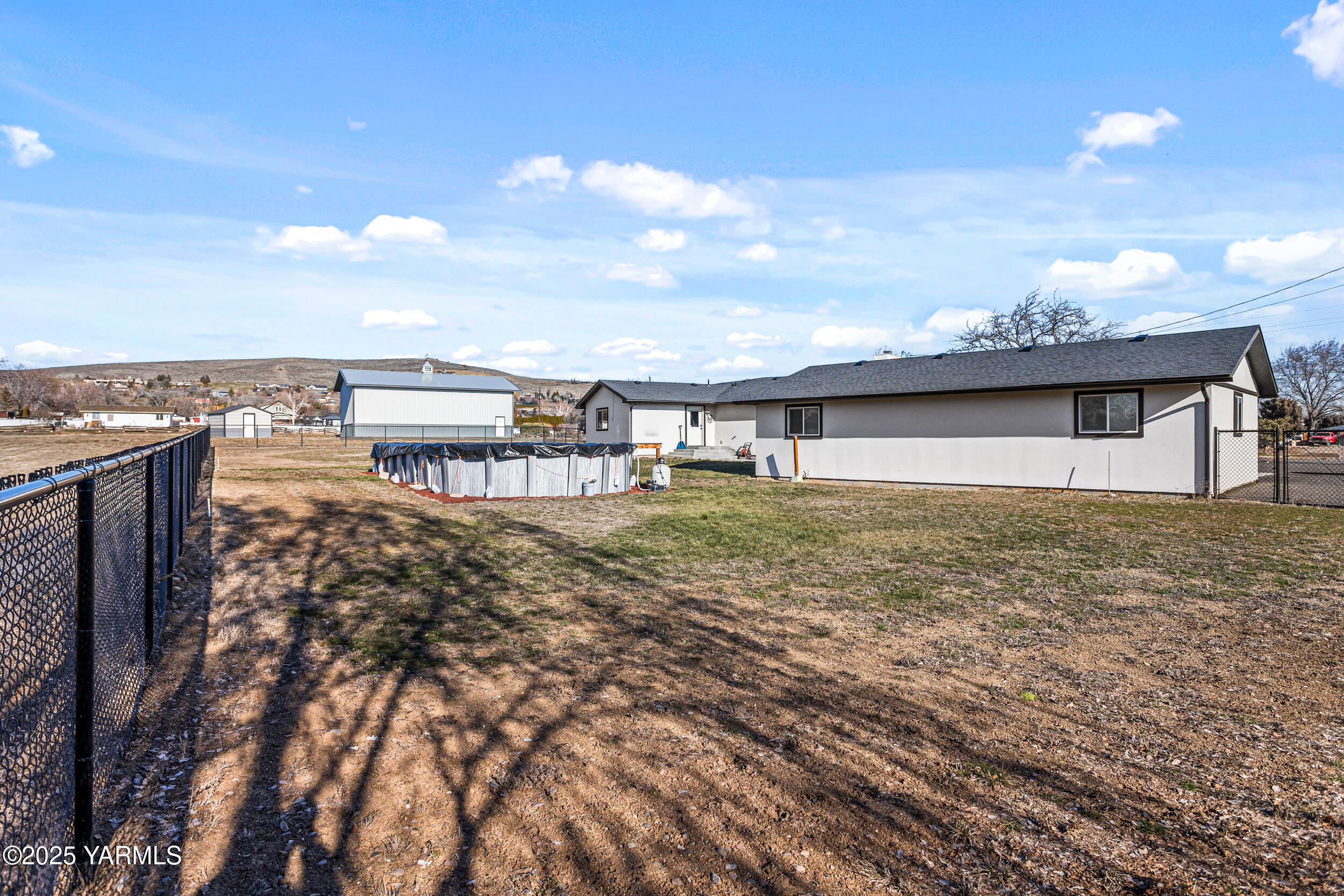 Yakima, Washington 98908, United States, 4 Bedrooms Bedrooms, ,3 BathroomsBathrooms,Residential,Contingent,12825