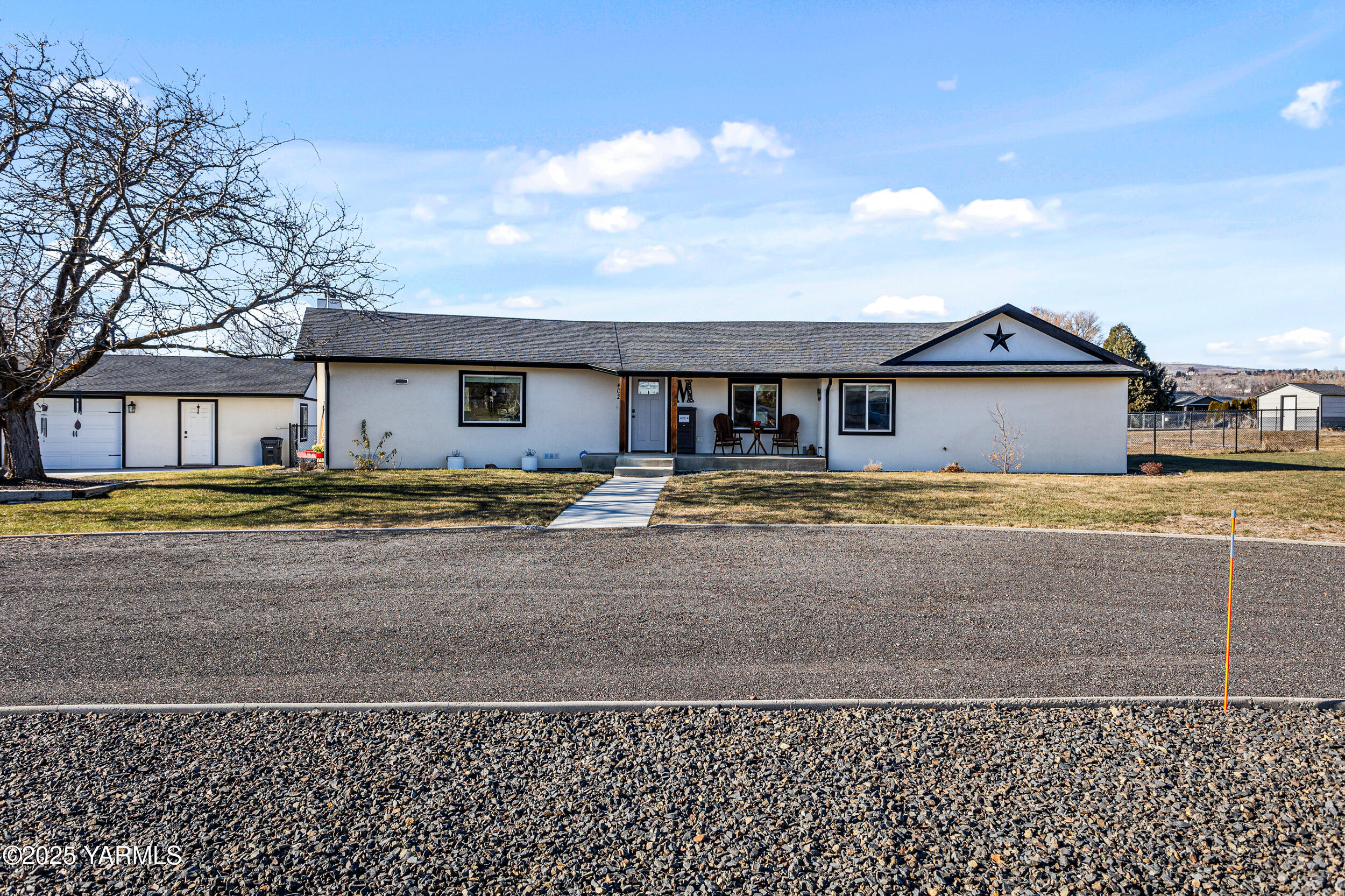 Yakima, Washington 98908, United States, 4 Bedrooms Bedrooms, ,3 BathroomsBathrooms,Residential,Contingent,12825