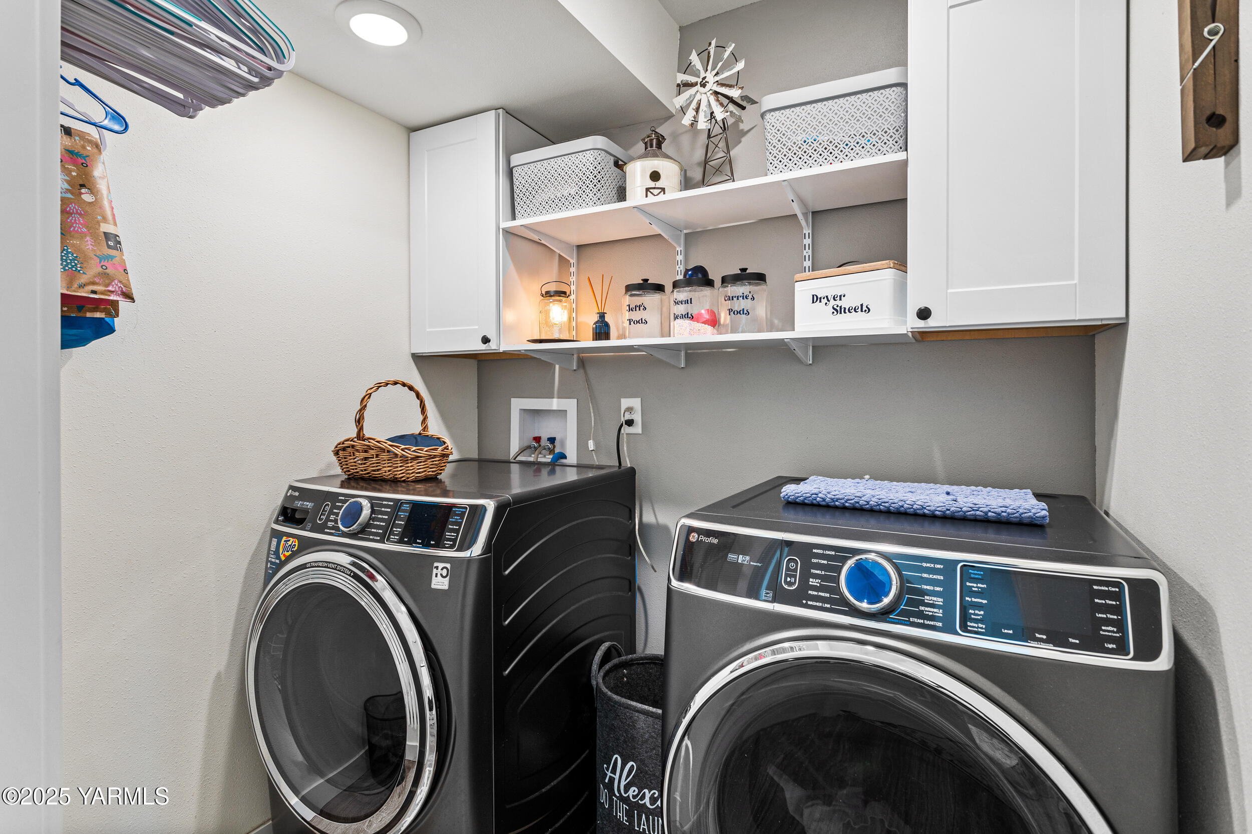 Yakima, Washington 98908, United States, 4 Bedrooms Bedrooms, ,3 BathroomsBathrooms,Residential,Contingent,12825