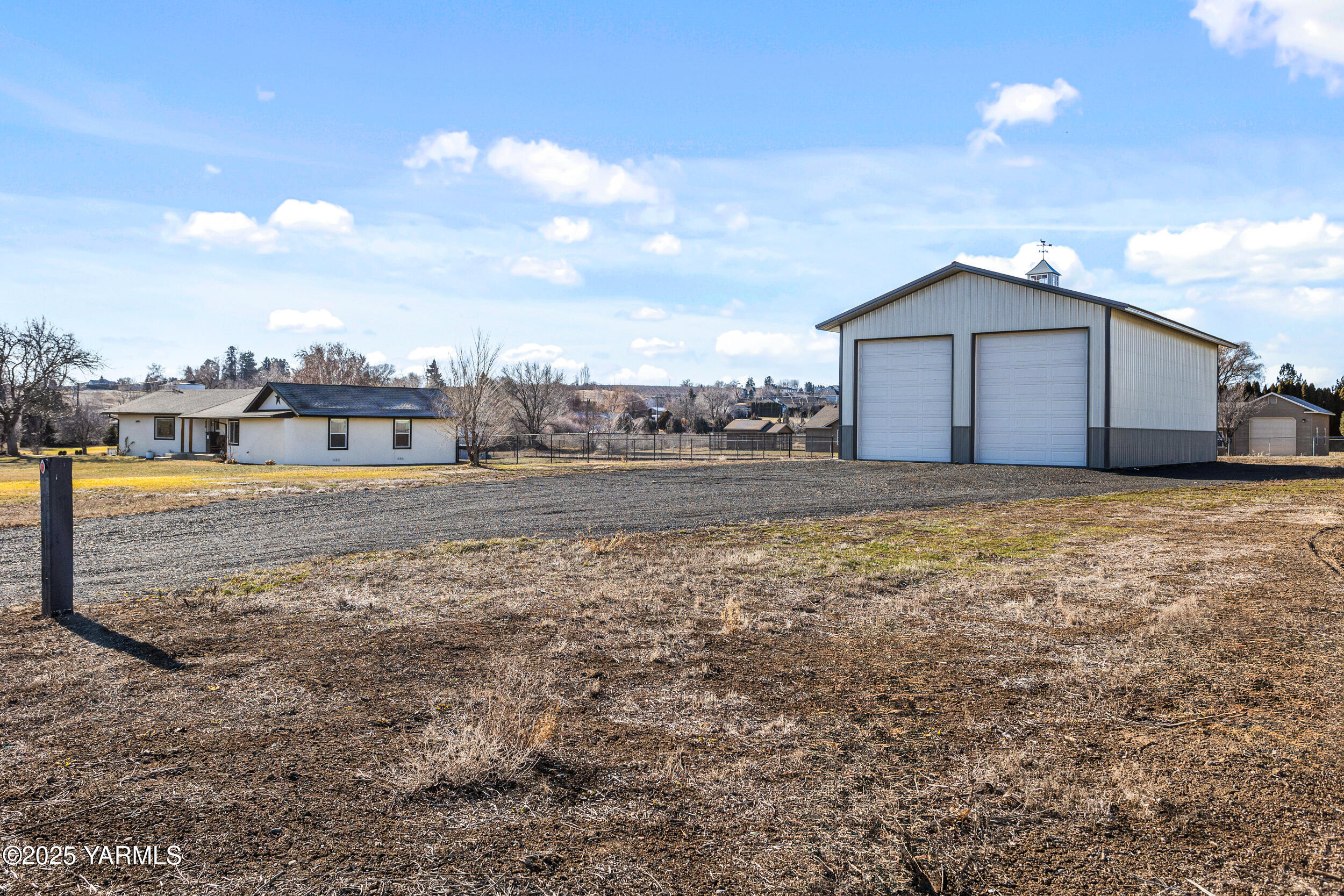 Yakima, Washington 98908, United States, 4 Bedrooms Bedrooms, ,3 BathroomsBathrooms,Residential,Contingent,12825