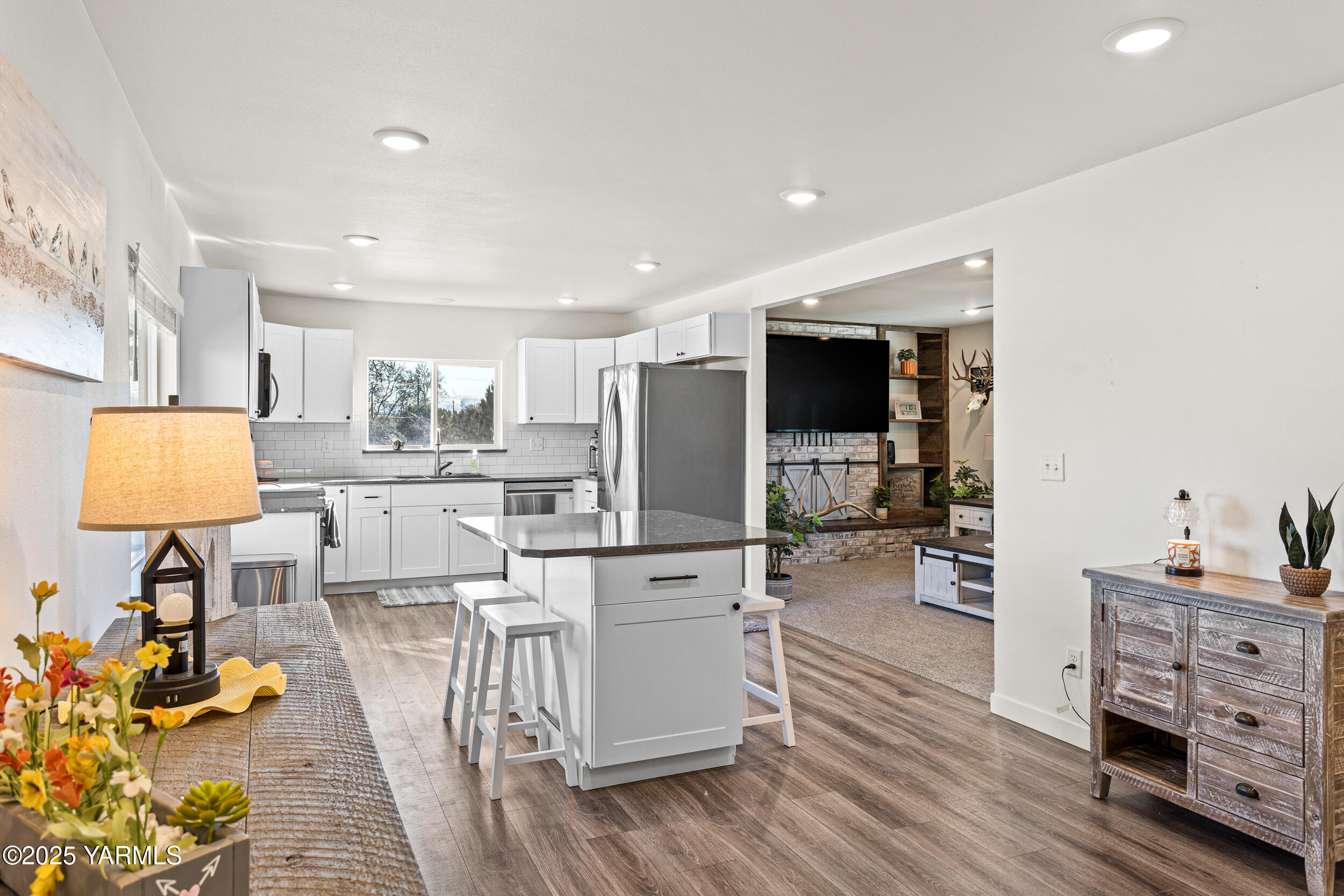 Yakima, Washington 98908, United States, 4 Bedrooms Bedrooms, ,3 BathroomsBathrooms,Residential,Contingent,12825