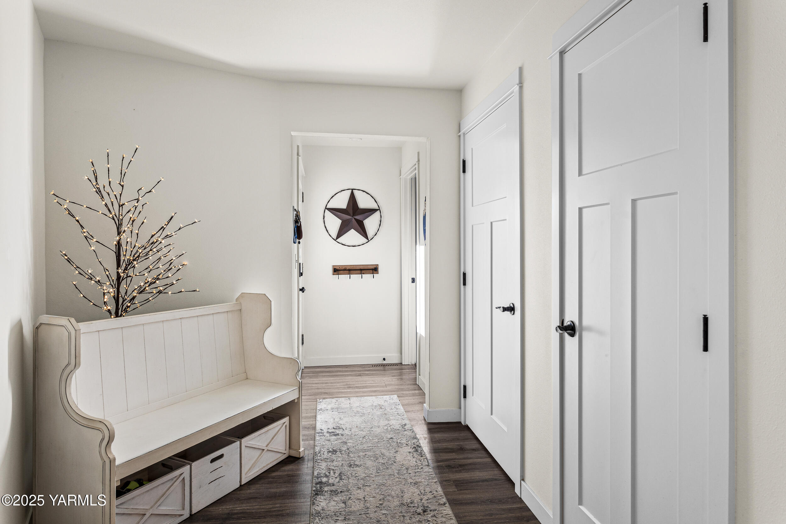 Yakima, Washington 98908, United States, 4 Bedrooms Bedrooms, ,3 BathroomsBathrooms,Residential,Contingent,12825