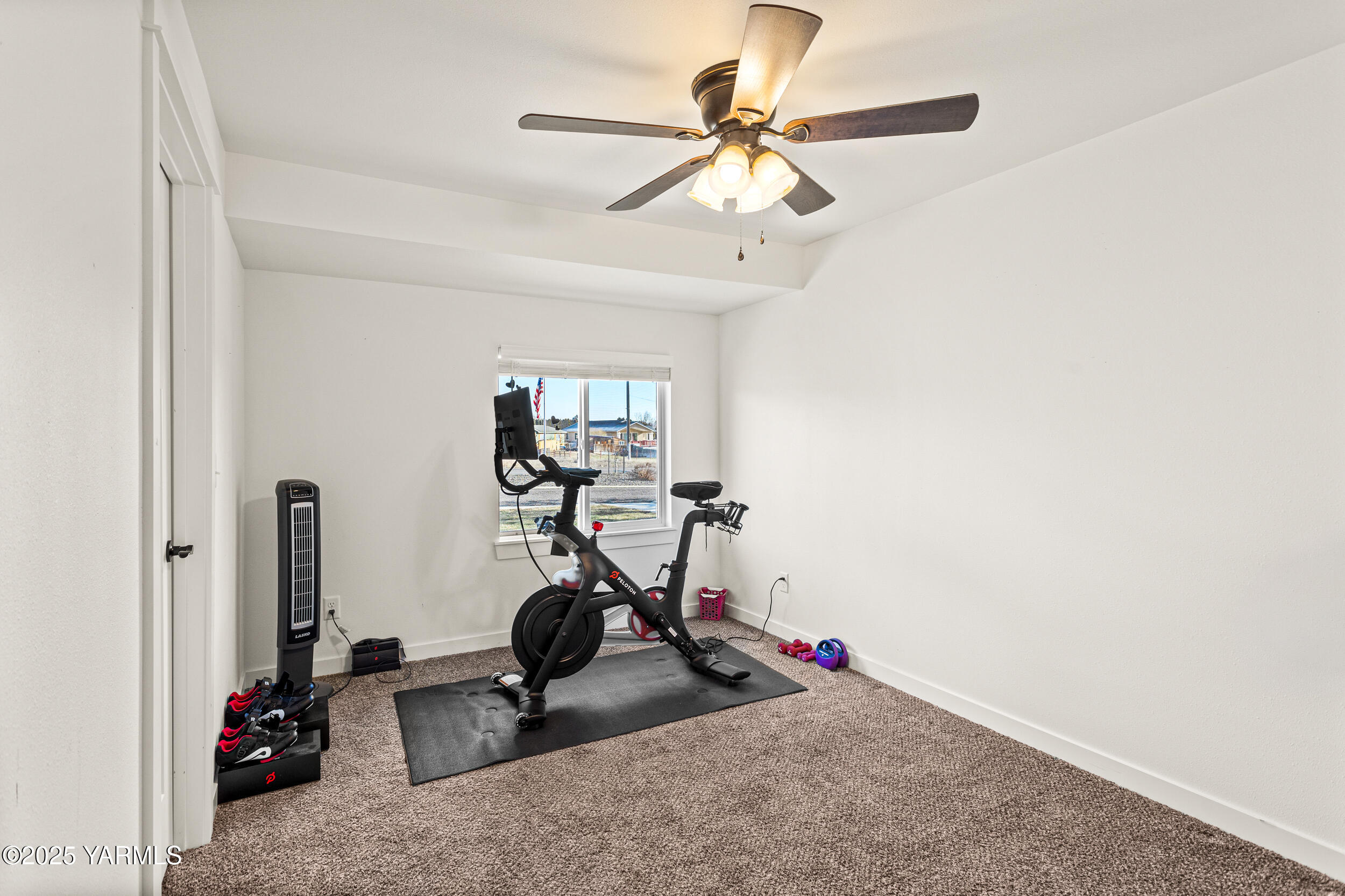 Yakima, Washington 98908, United States, 4 Bedrooms Bedrooms, ,3 BathroomsBathrooms,Residential,Contingent,12825