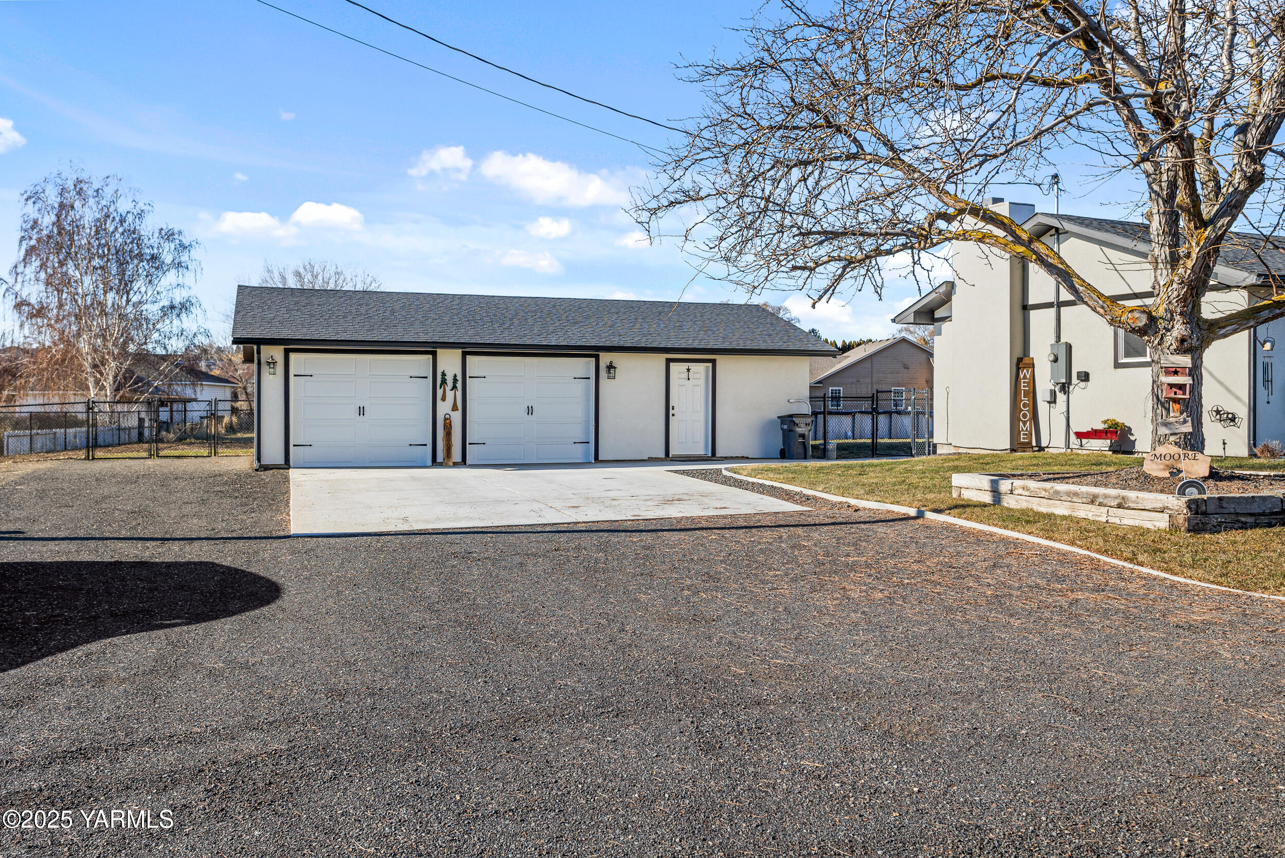 Yakima, Washington 98908, United States, 4 Bedrooms Bedrooms, ,3 BathroomsBathrooms,Residential,Contingent,12825