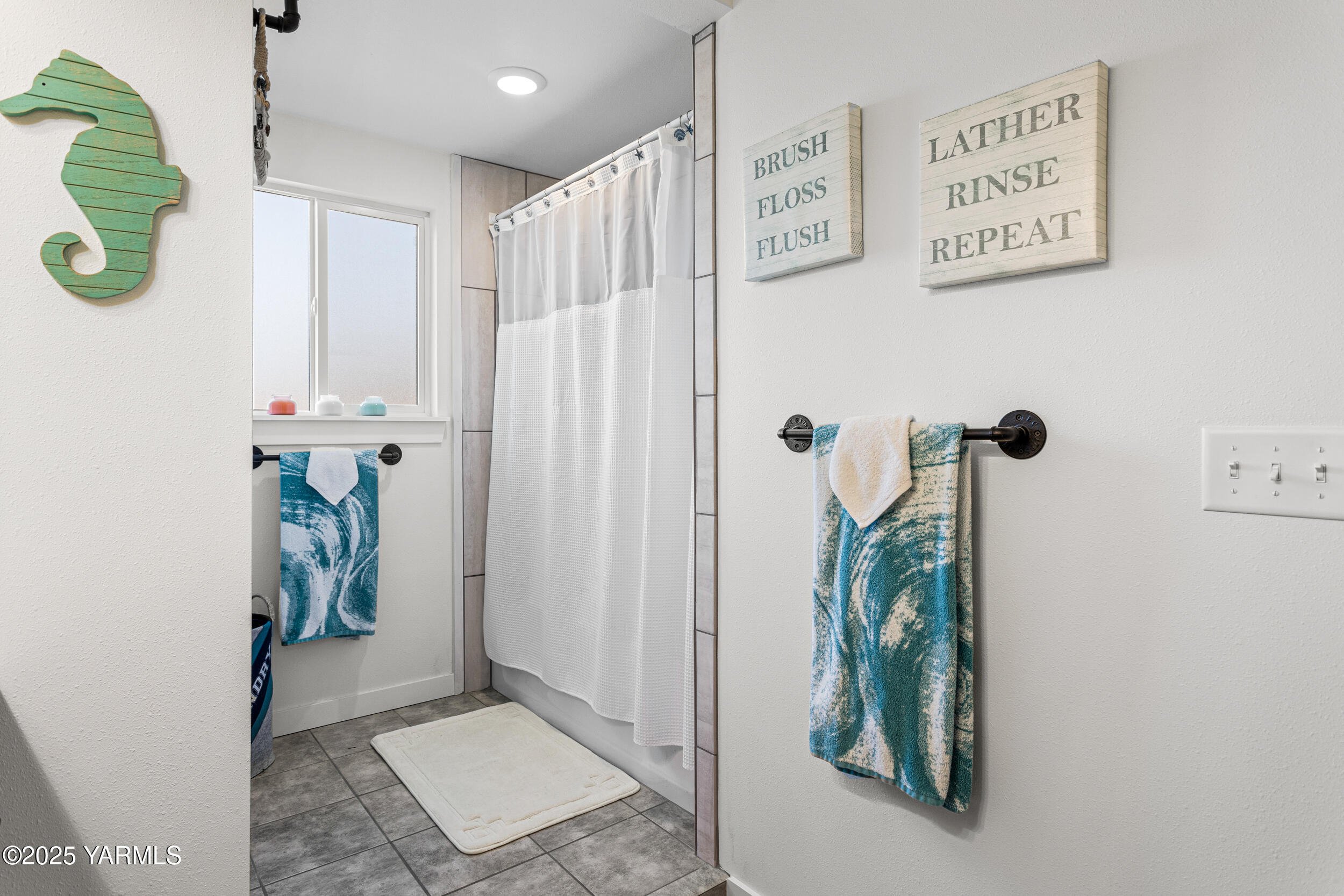 Yakima, Washington 98908, United States, 4 Bedrooms Bedrooms, ,3 BathroomsBathrooms,Residential,Contingent,12825