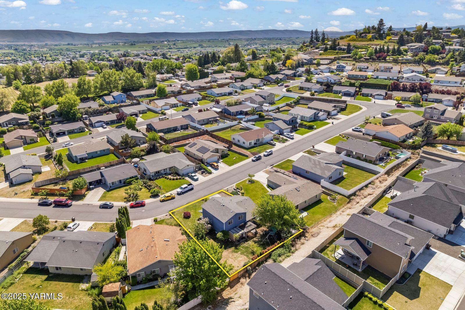 Yakima, Washington 98908, United States, 4 Bedrooms Bedrooms, ,3 BathroomsBathrooms,Residential,Active,199722