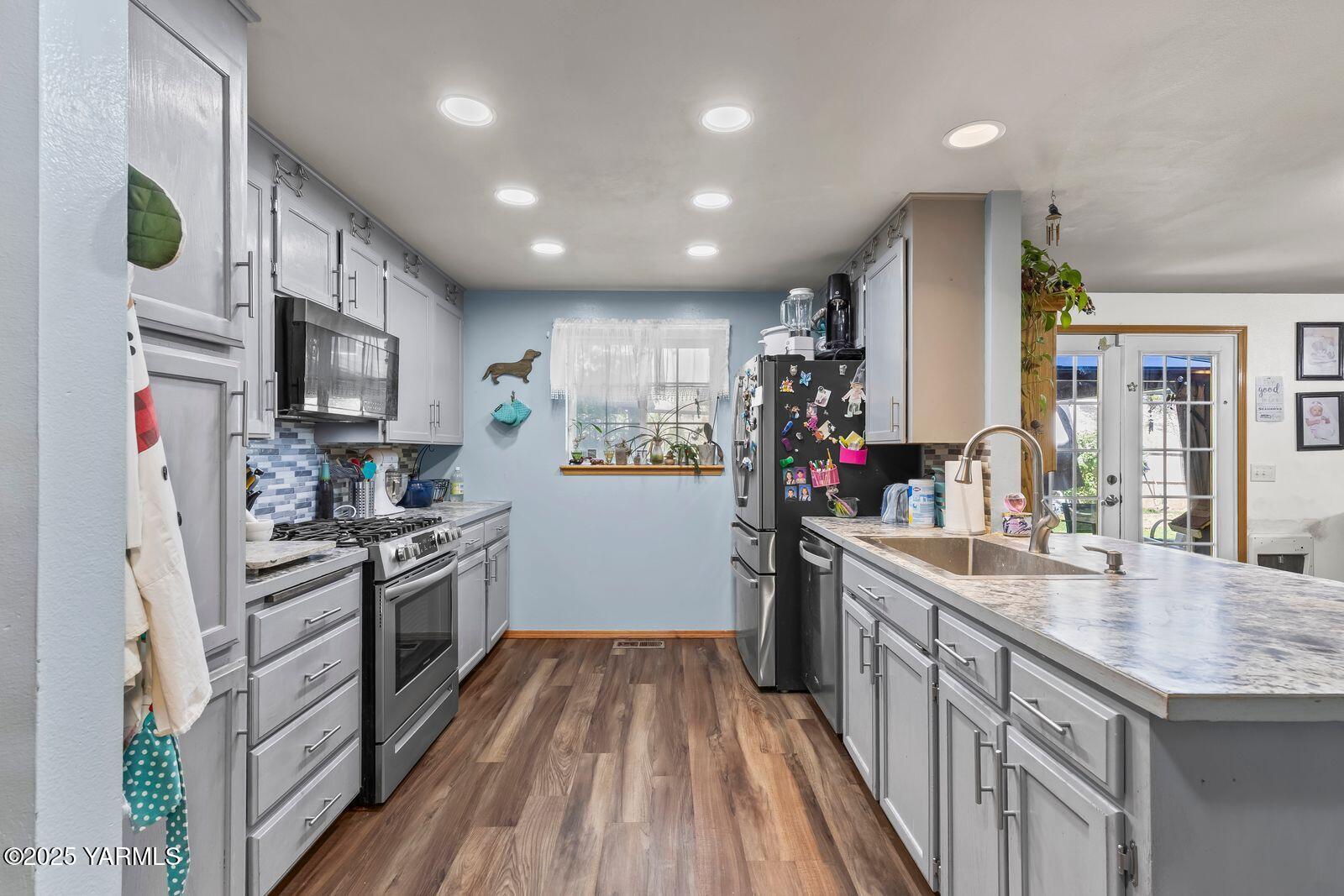 Yakima, Washington 98908, United States, 4 Bedrooms Bedrooms, ,3 BathroomsBathrooms,Residential,Active,199722