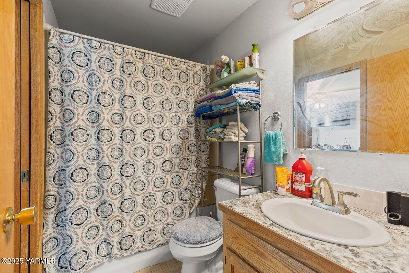 Yakima, Washington 98908, United States, 4 Bedrooms Bedrooms, ,3 BathroomsBathrooms,Residential,Active,199722