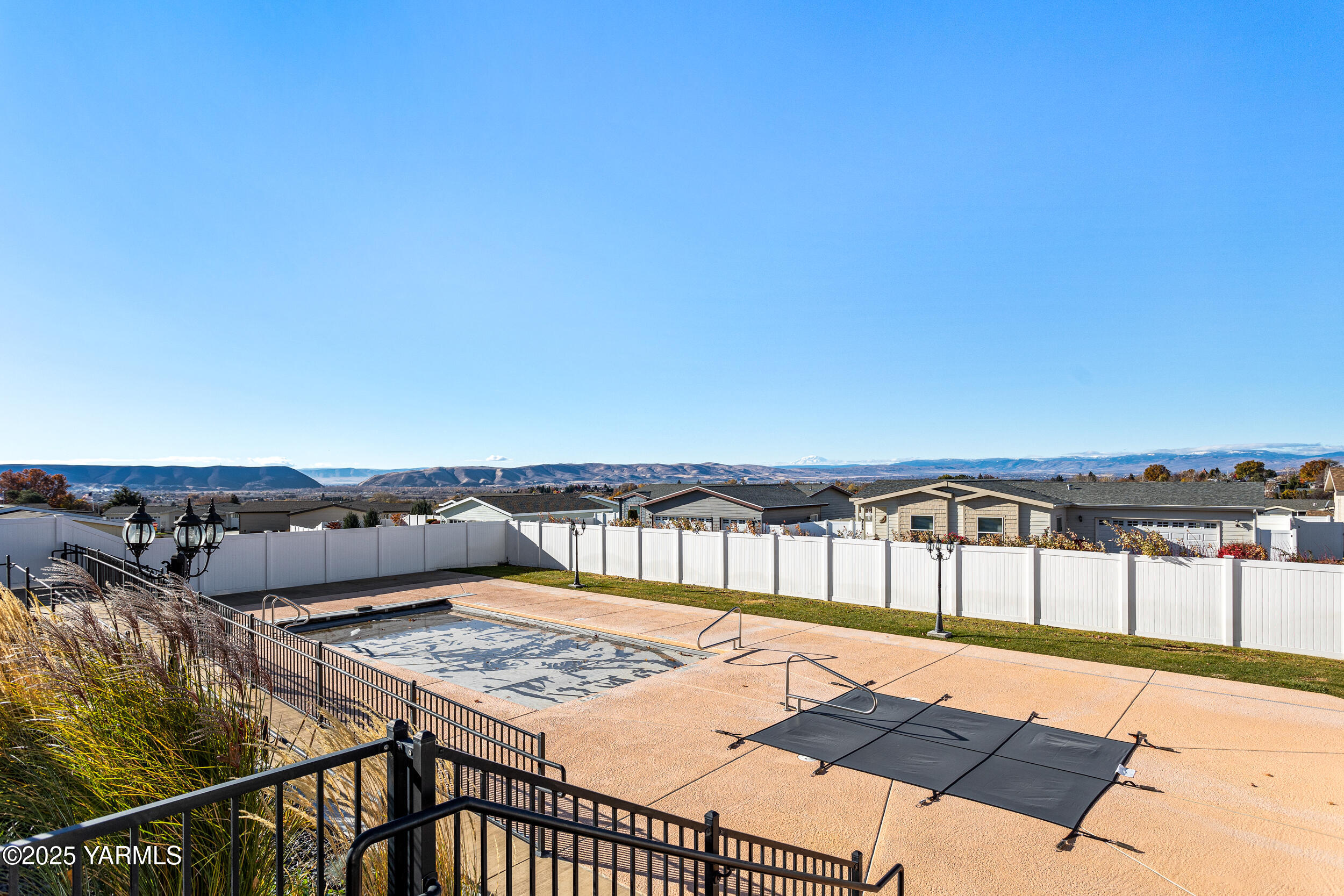 Yakima, Washington 98901, United States, 3 Bedrooms Bedrooms, ,2 BathroomsBathrooms,Residential,Active,145150