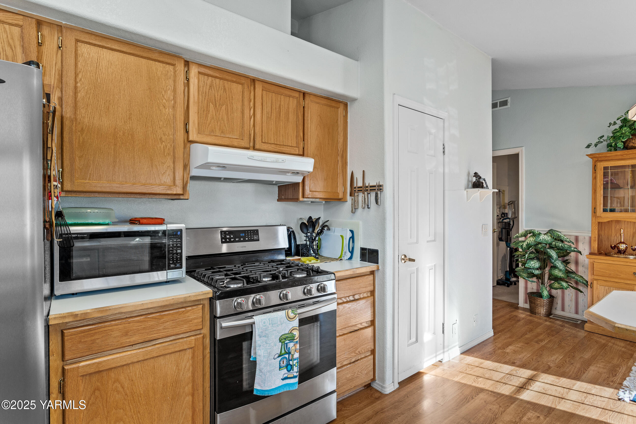 Yakima, Washington 98901, United States, 3 Bedrooms Bedrooms, ,2 BathroomsBathrooms,Residential,Active,145150