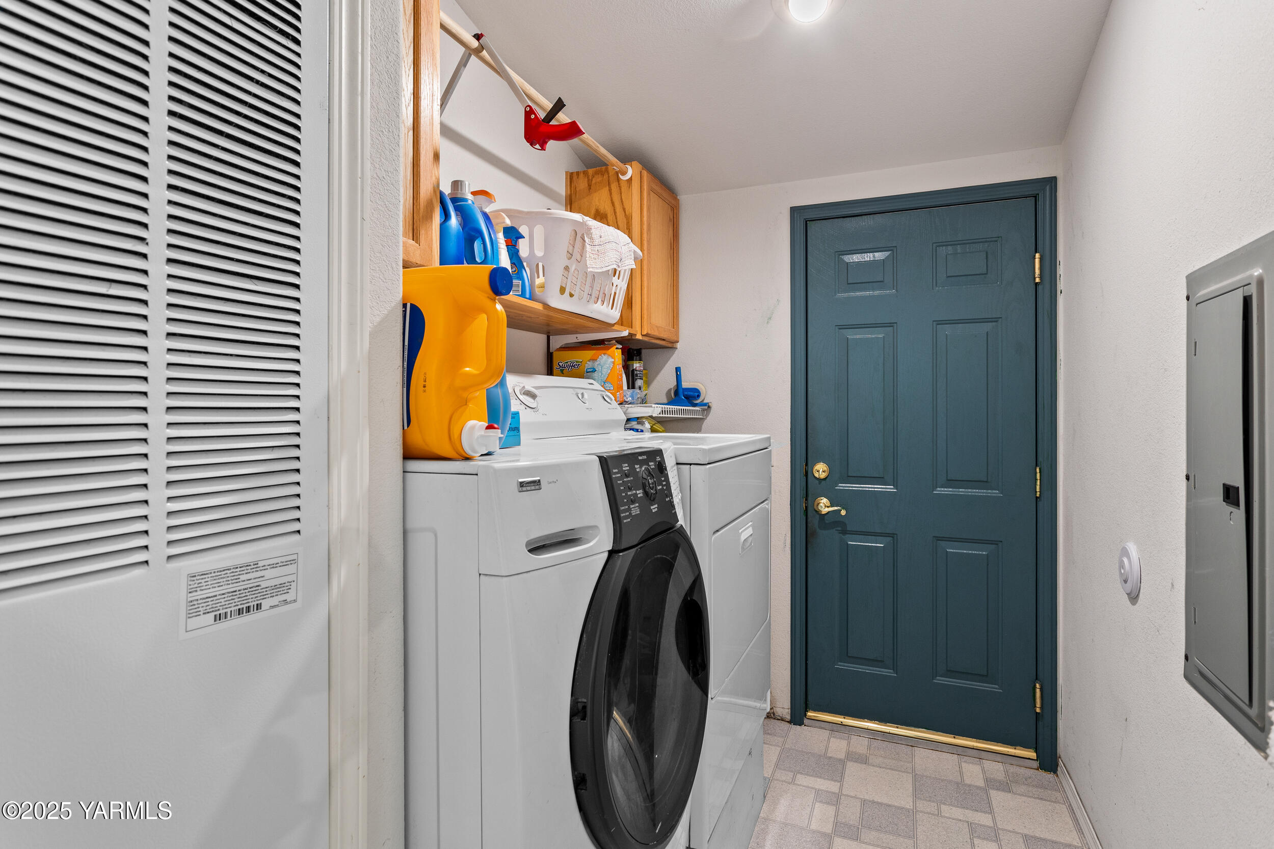 Yakima, Washington 98901, United States, 3 Bedrooms Bedrooms, ,2 BathroomsBathrooms,Residential,Active,145150