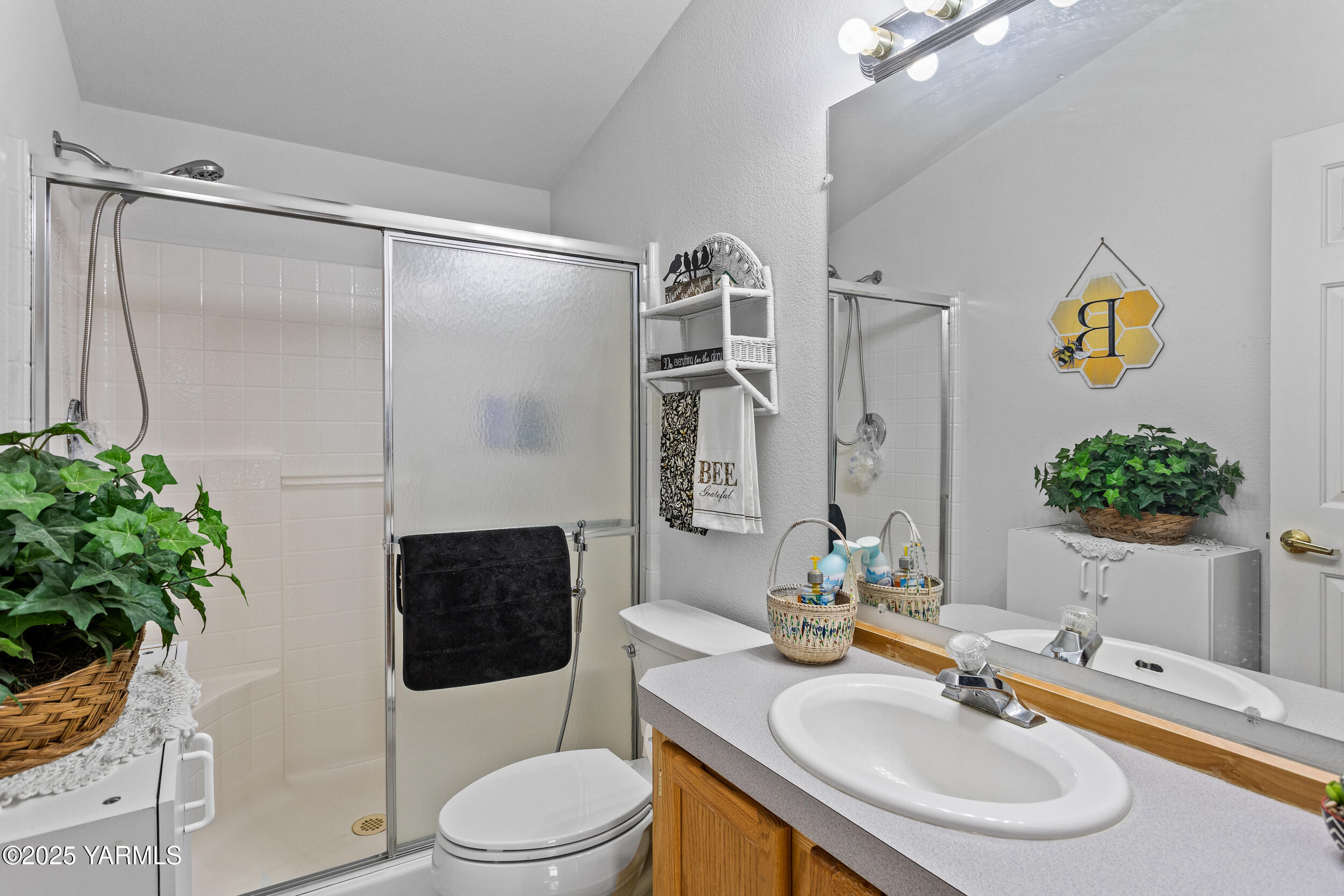 Yakima, Washington 98901, United States, 3 Bedrooms Bedrooms, ,2 BathroomsBathrooms,Residential,Active,145150