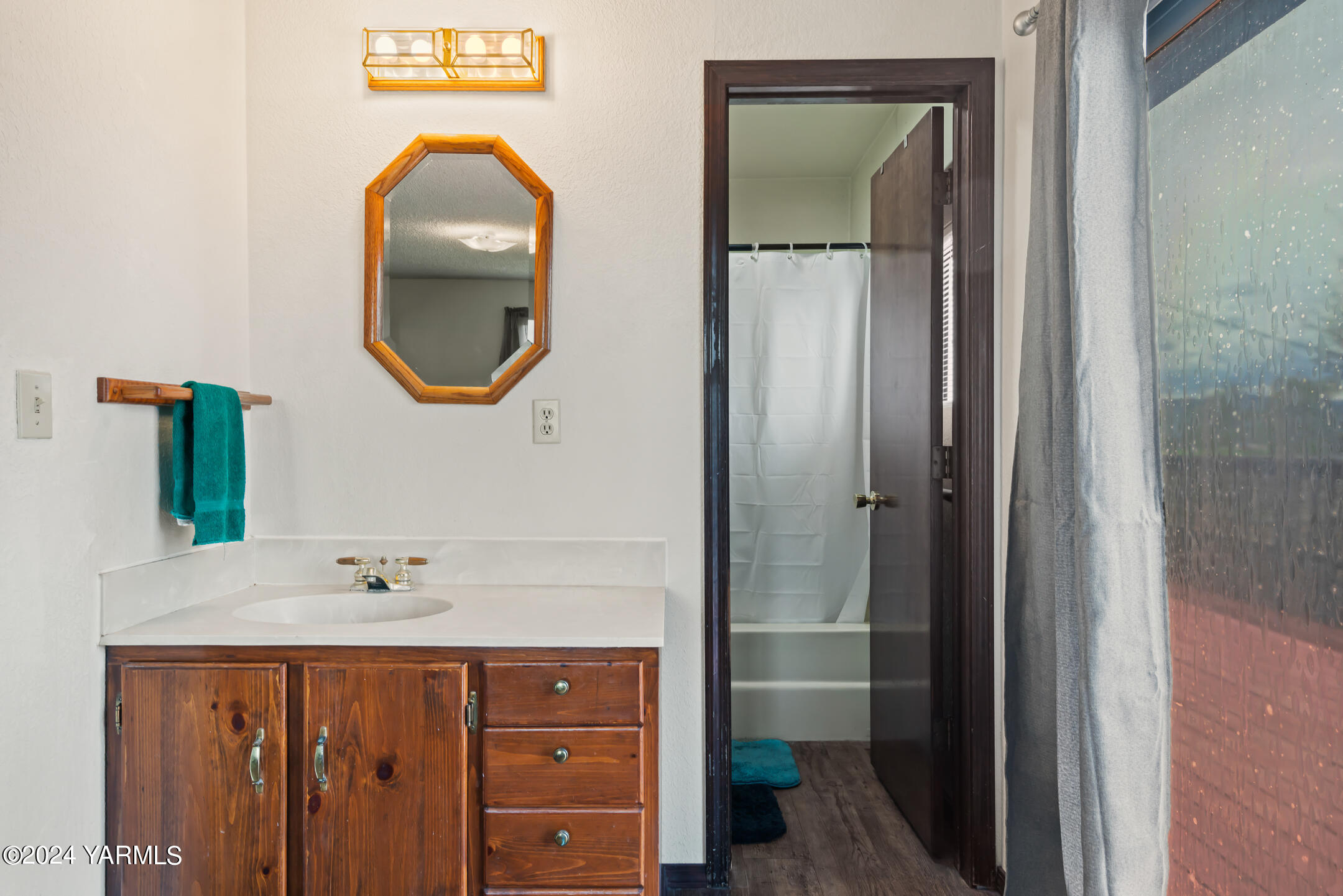 Prosser, Washington 99350, United States, 4 Bedrooms Bedrooms, ,2 BathroomsBathrooms,Residential,Active,61943