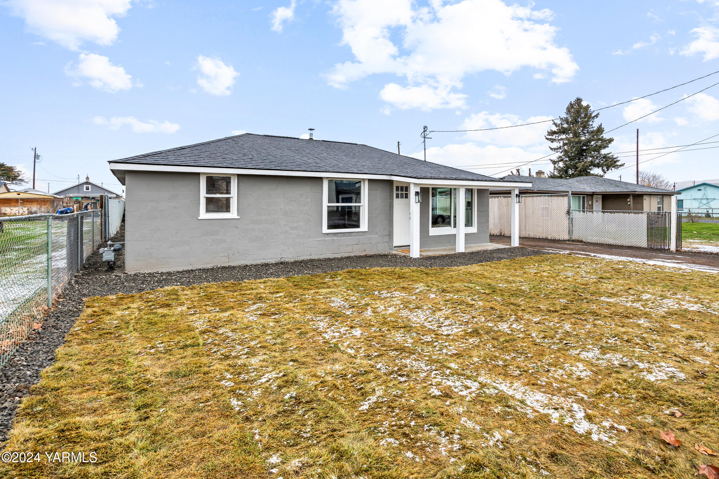 Yakima, Washington 98902, United States, 3 Bedrooms Bedrooms, ,1 BathroomBathrooms,Residential,Pending,26548