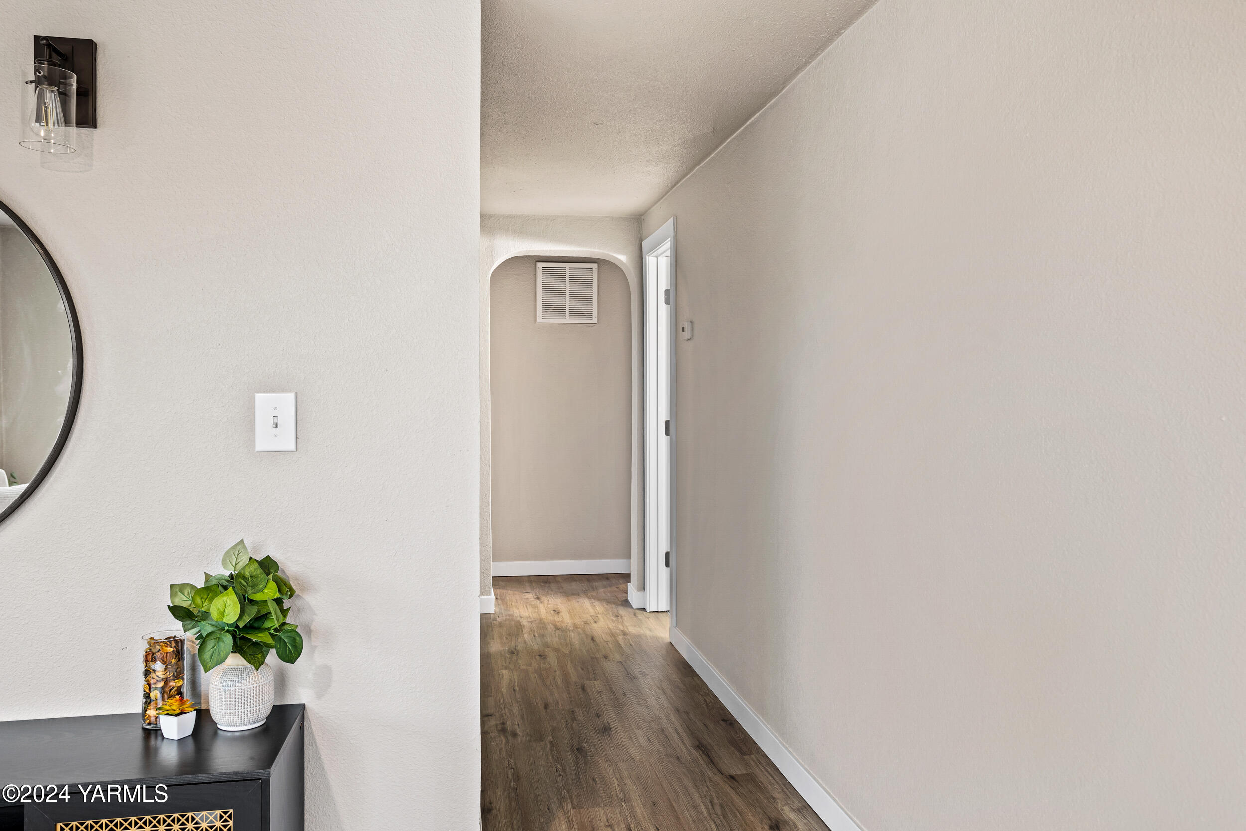 Yakima, Washington 98902, United States, 3 Bedrooms Bedrooms, ,1 BathroomBathrooms,Residential,Pending,26548