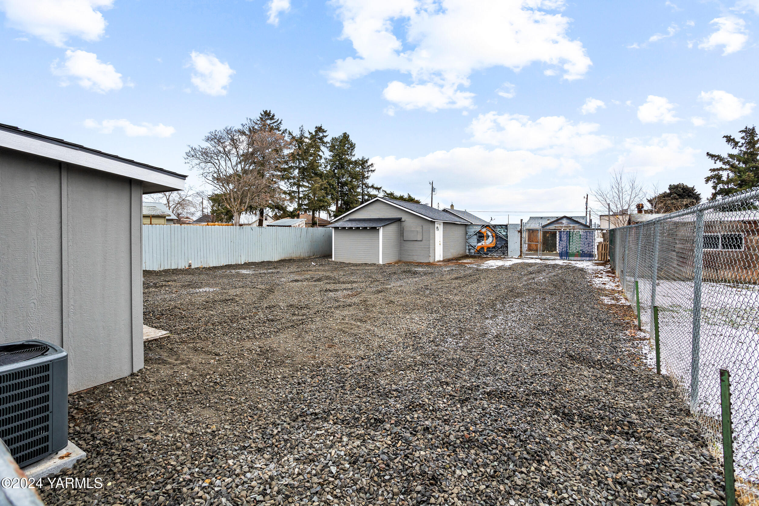 Yakima, Washington 98902, United States, 3 Bedrooms Bedrooms, ,1 BathroomBathrooms,Residential,Pending,26548