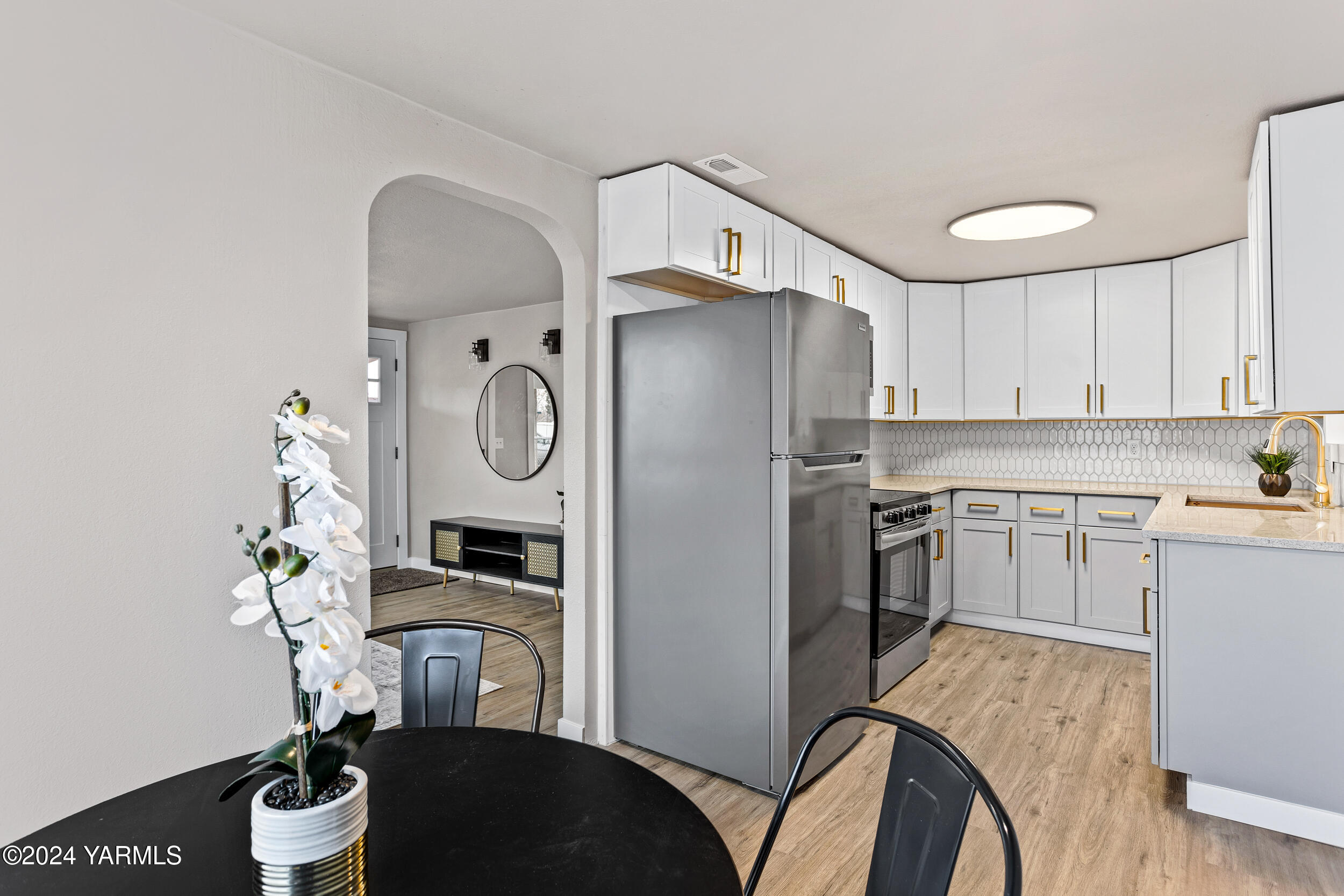 Yakima, Washington 98902, United States, 3 Bedrooms Bedrooms, ,1 BathroomBathrooms,Residential,Pending,26548