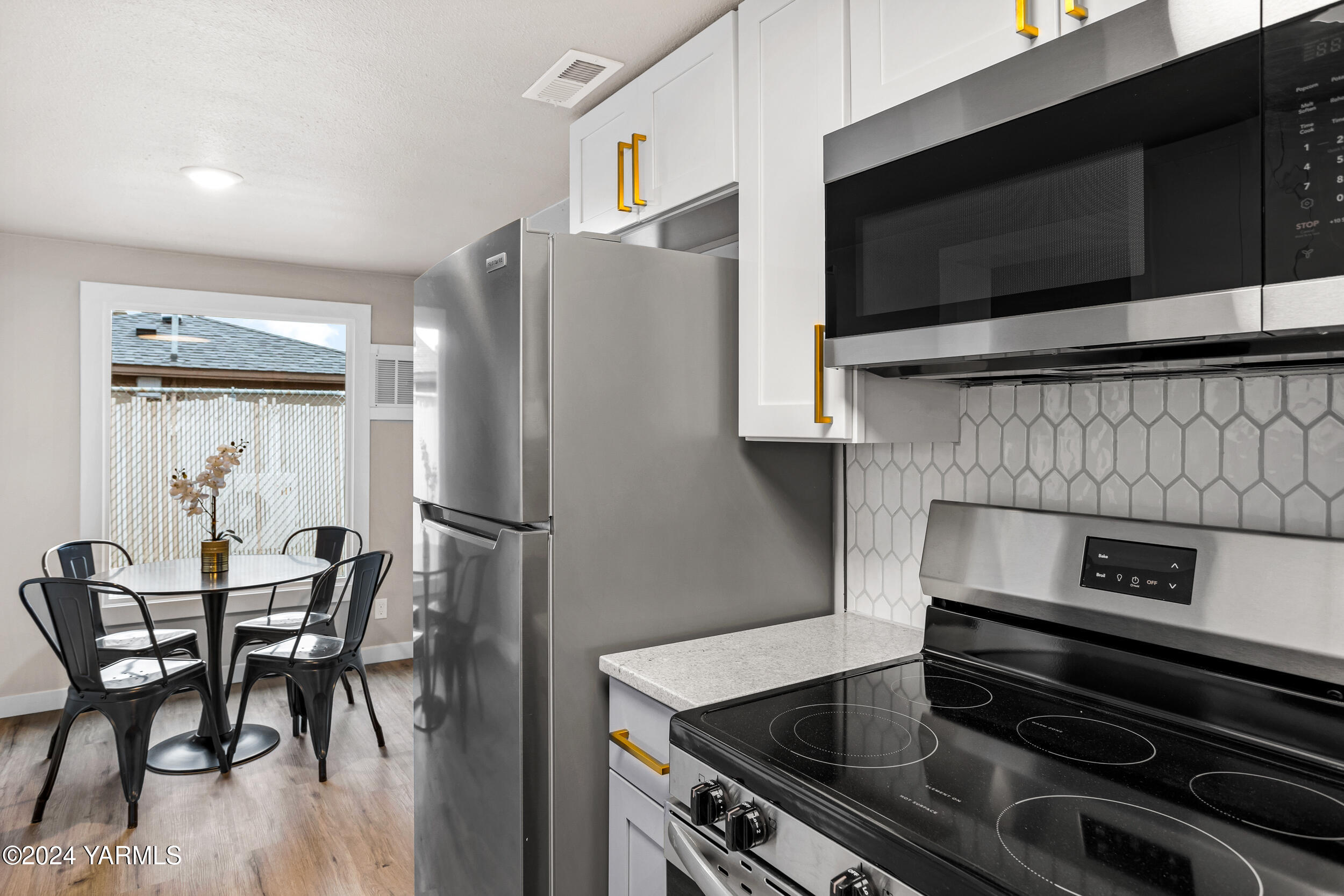 Yakima, Washington 98902, United States, 3 Bedrooms Bedrooms, ,1 BathroomBathrooms,Residential,Pending,26548