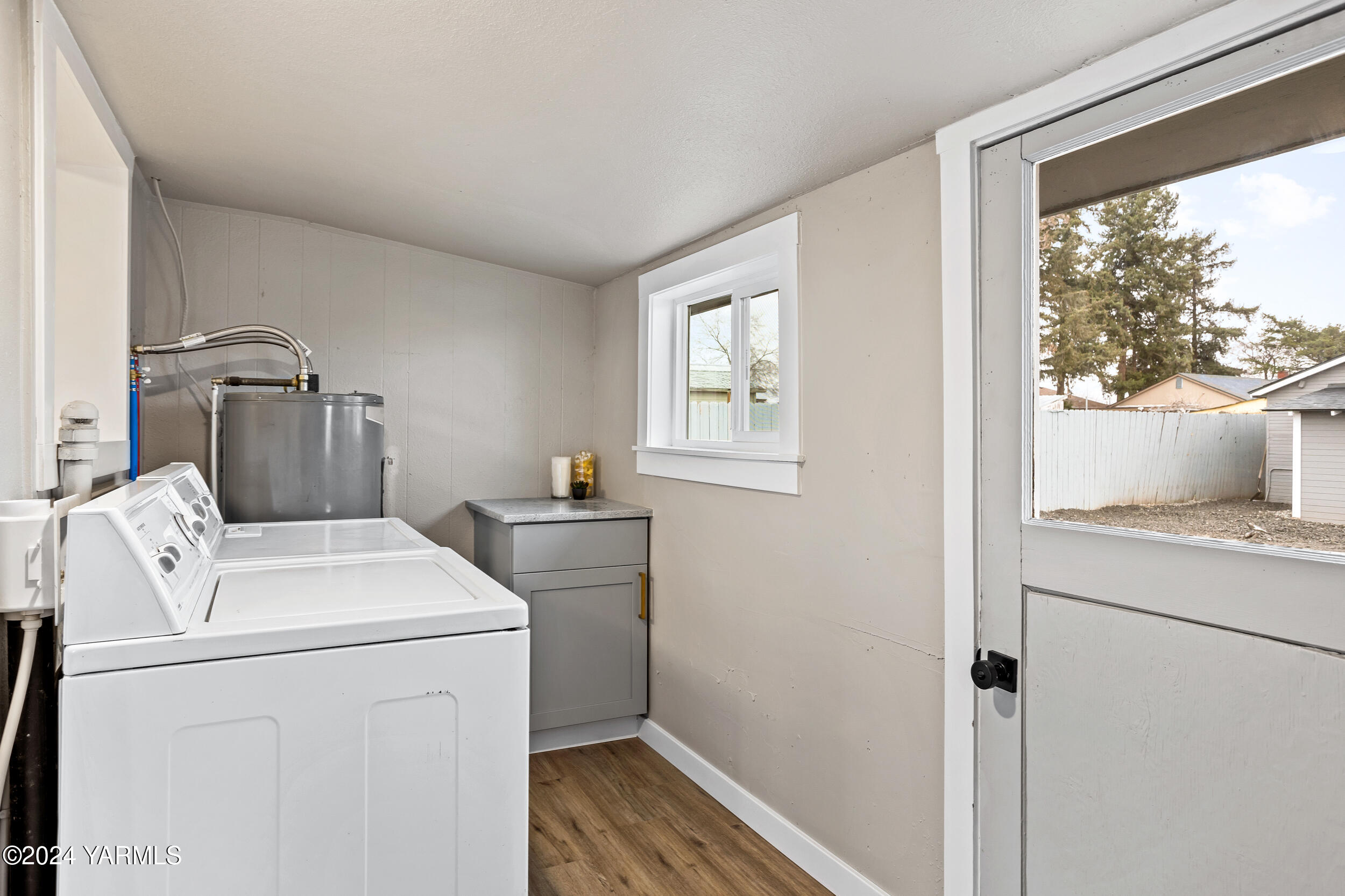 Yakima, Washington 98902, United States, 3 Bedrooms Bedrooms, ,1 BathroomBathrooms,Residential,Pending,26548