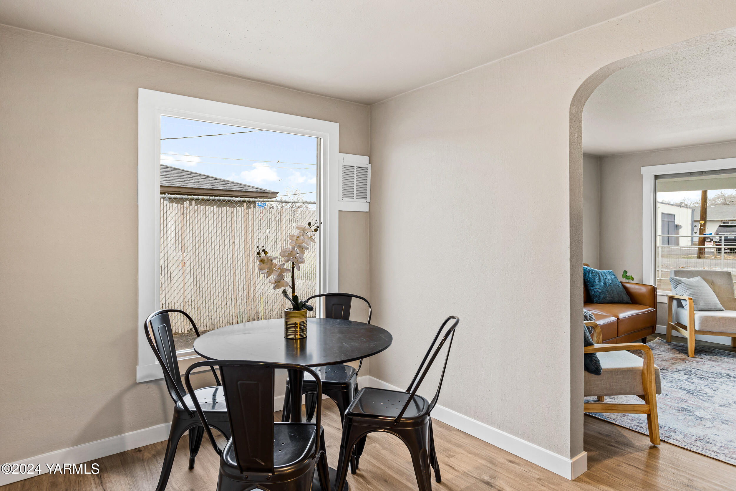 Yakima, Washington 98902, United States, 3 Bedrooms Bedrooms, ,1 BathroomBathrooms,Residential,Pending,26548