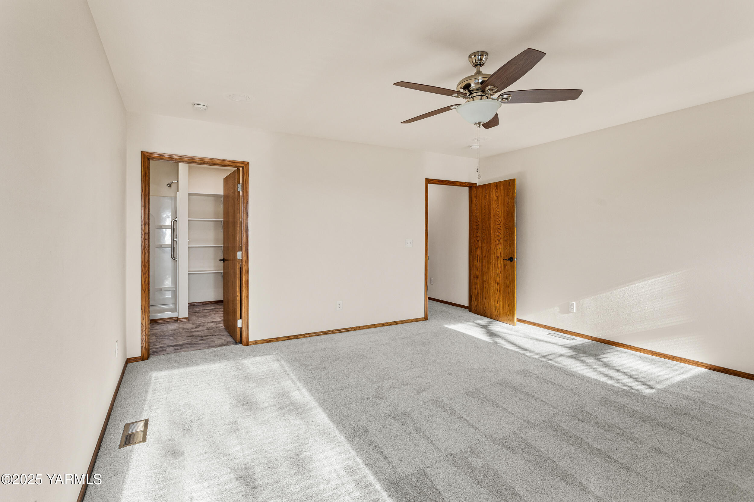 Yakima, Washington 98908, United States, 2 Bedrooms Bedrooms, ,4 BathroomsBathrooms,Residential,Pending,15459