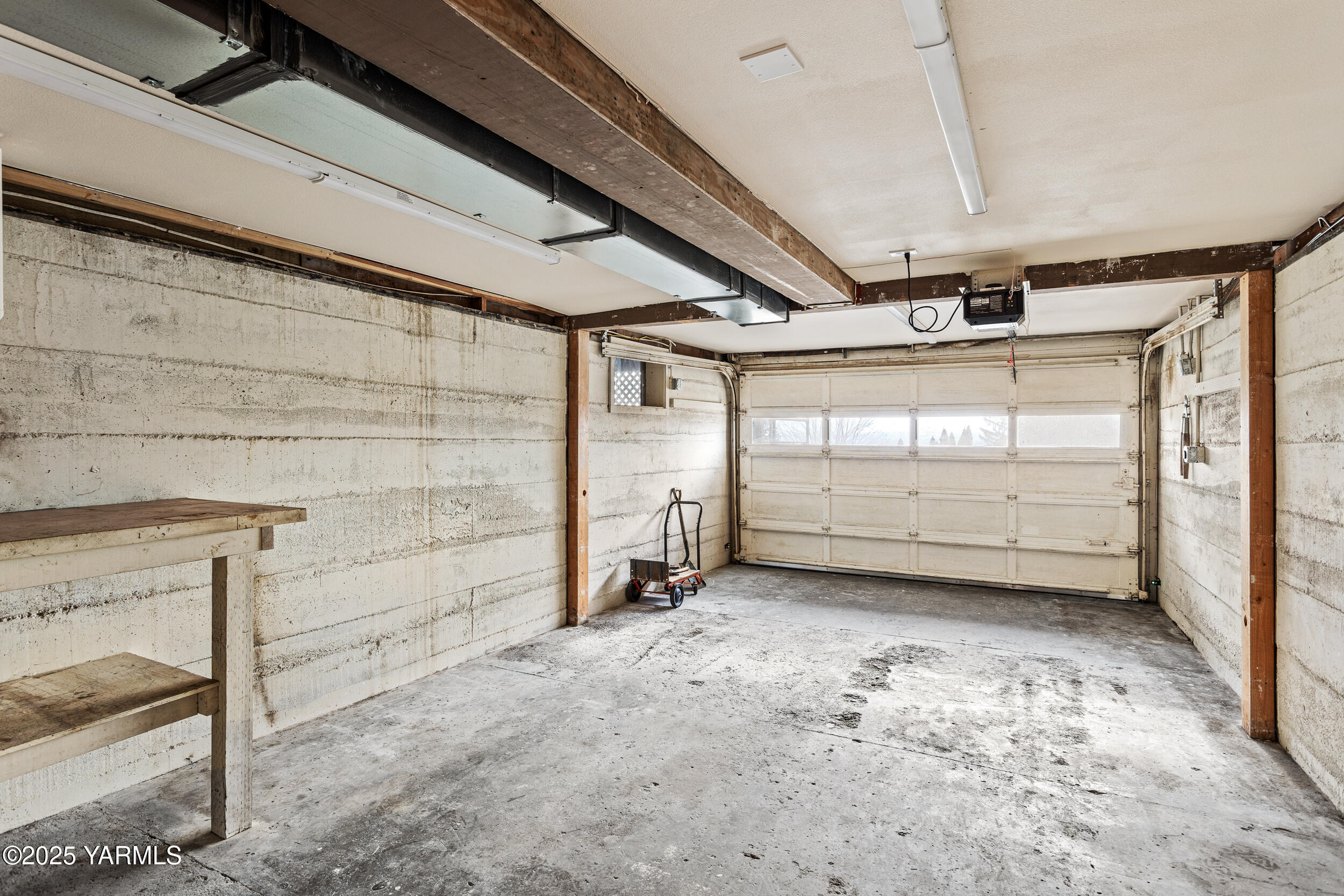 Yakima, Washington 98908, United States, 2 Bedrooms Bedrooms, ,4 BathroomsBathrooms,Residential,Pending,15459