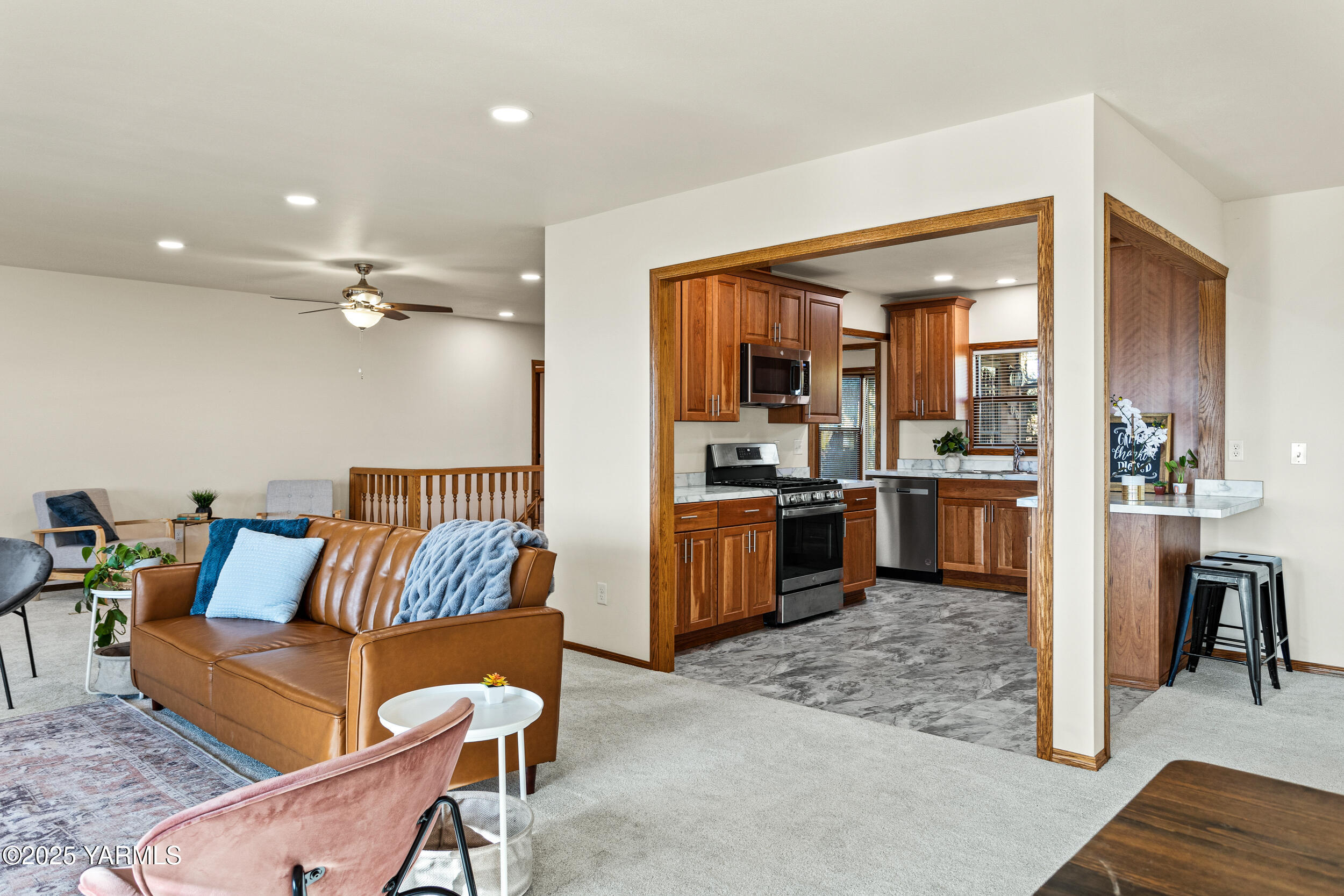 Yakima, Washington 98908, United States, 2 Bedrooms Bedrooms, ,4 BathroomsBathrooms,Residential,Pending,15459