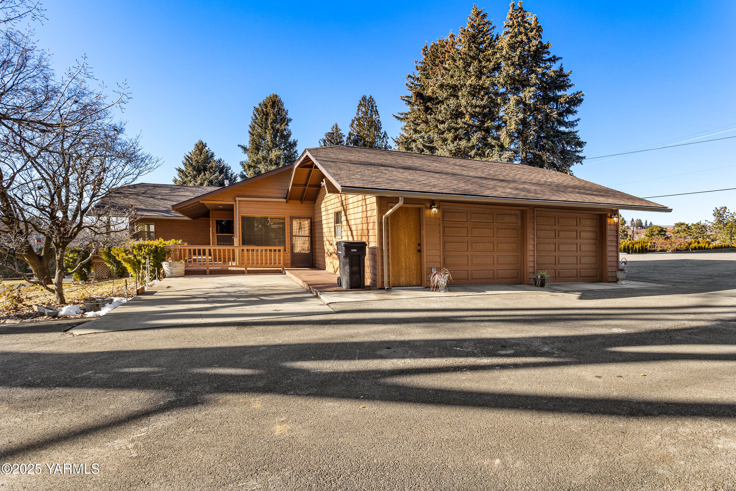 Yakima, Washington 98908, United States, 2 Bedrooms Bedrooms, ,4 BathroomsBathrooms,Residential,Pending,15459