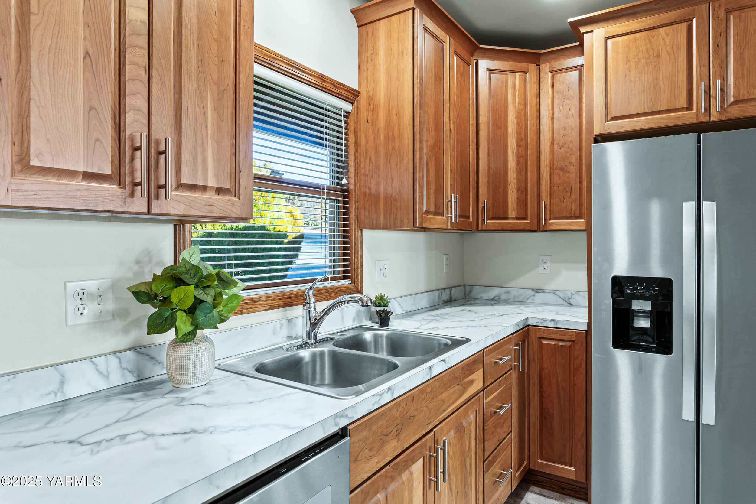 Yakima, Washington 98908, United States, 2 Bedrooms Bedrooms, ,4 BathroomsBathrooms,Residential,Pending,15459