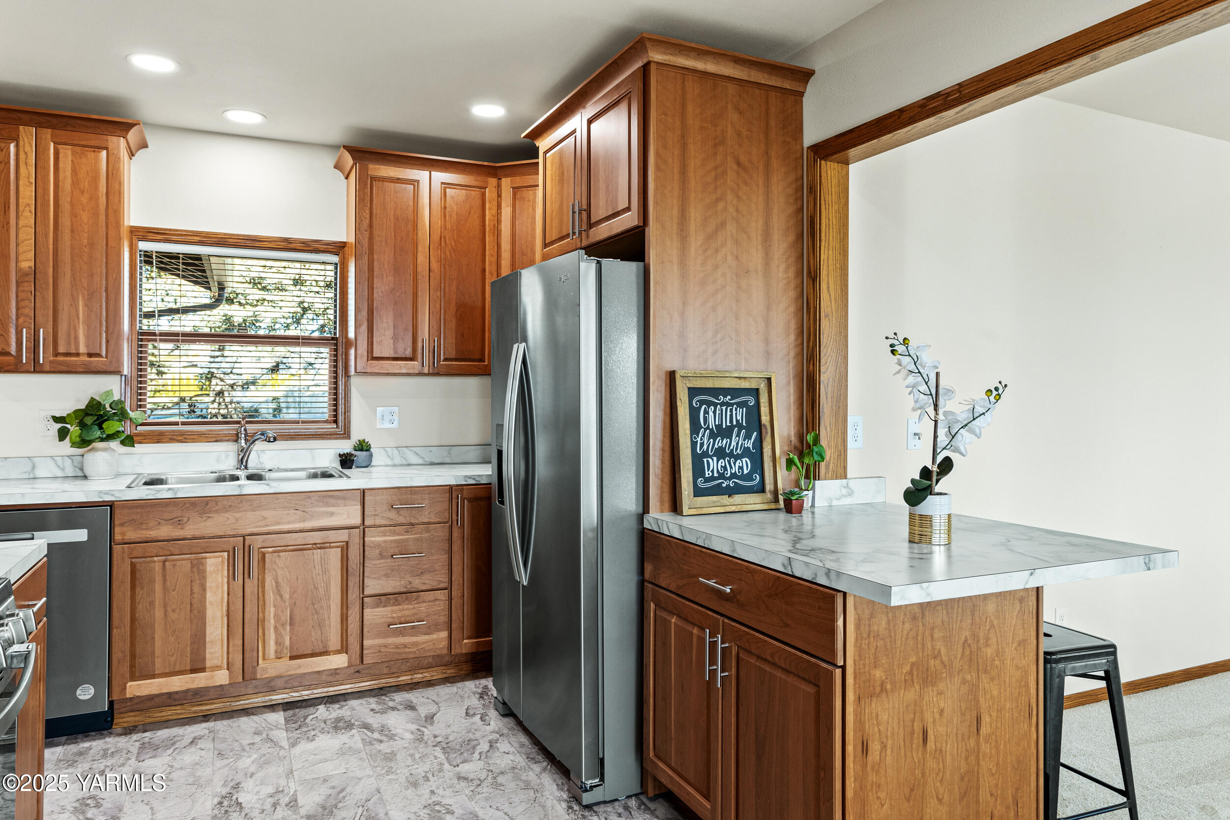 Yakima, Washington 98908, United States, 2 Bedrooms Bedrooms, ,4 BathroomsBathrooms,Residential,Pending,15459