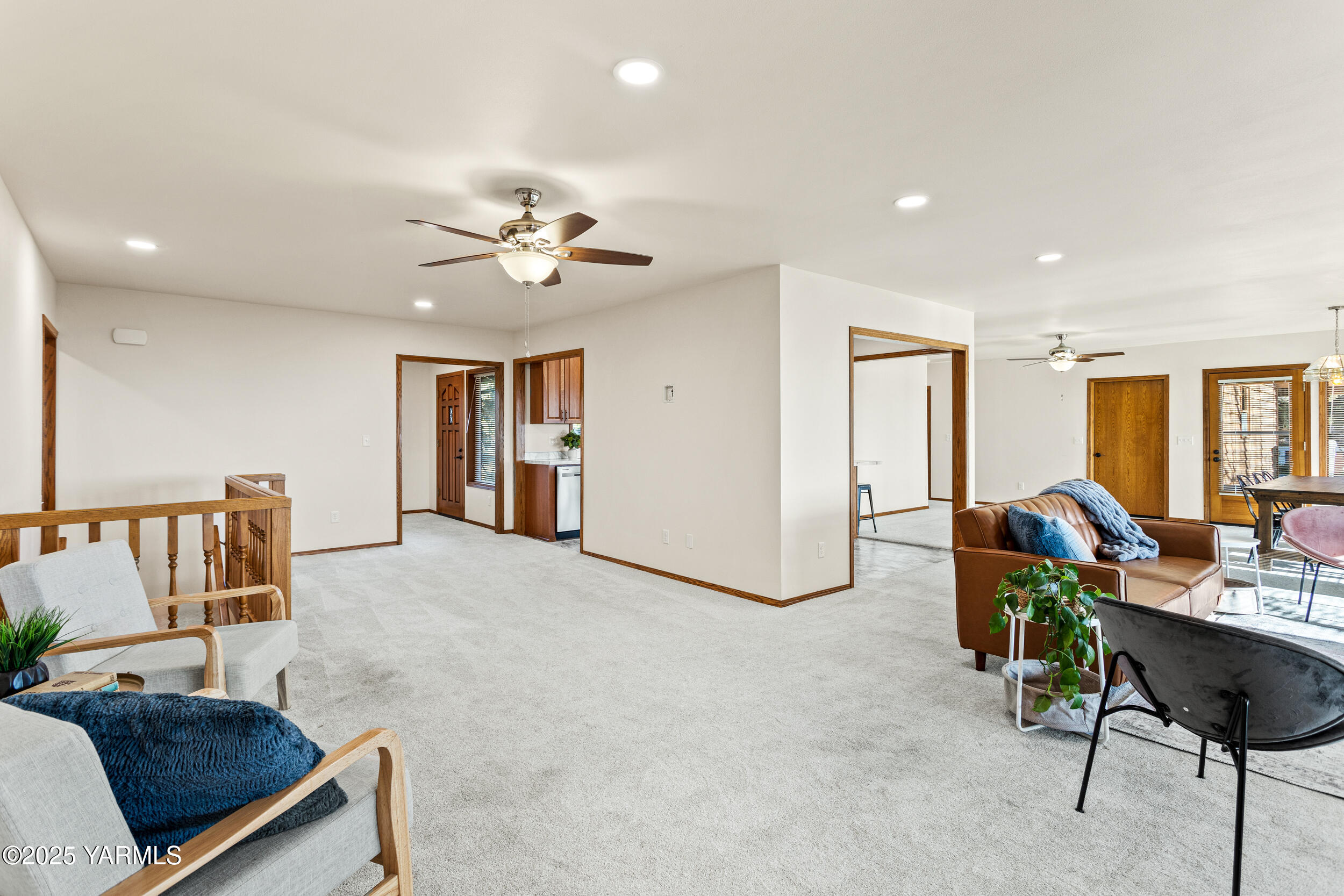 Yakima, Washington 98908, United States, 2 Bedrooms Bedrooms, ,4 BathroomsBathrooms,Residential,Pending,15459