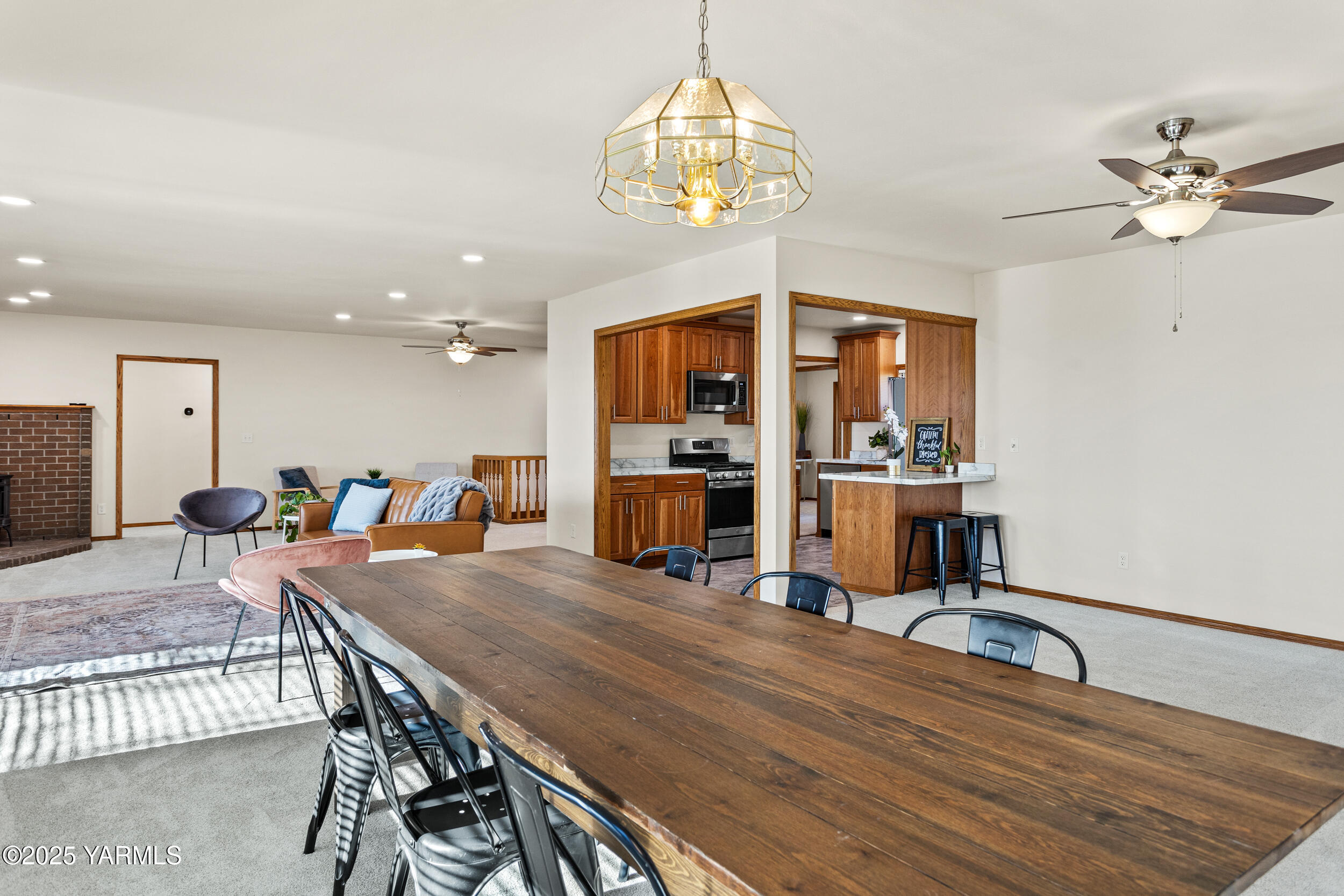 Yakima, Washington 98908, United States, 2 Bedrooms Bedrooms, ,4 BathroomsBathrooms,Residential,Pending,15459