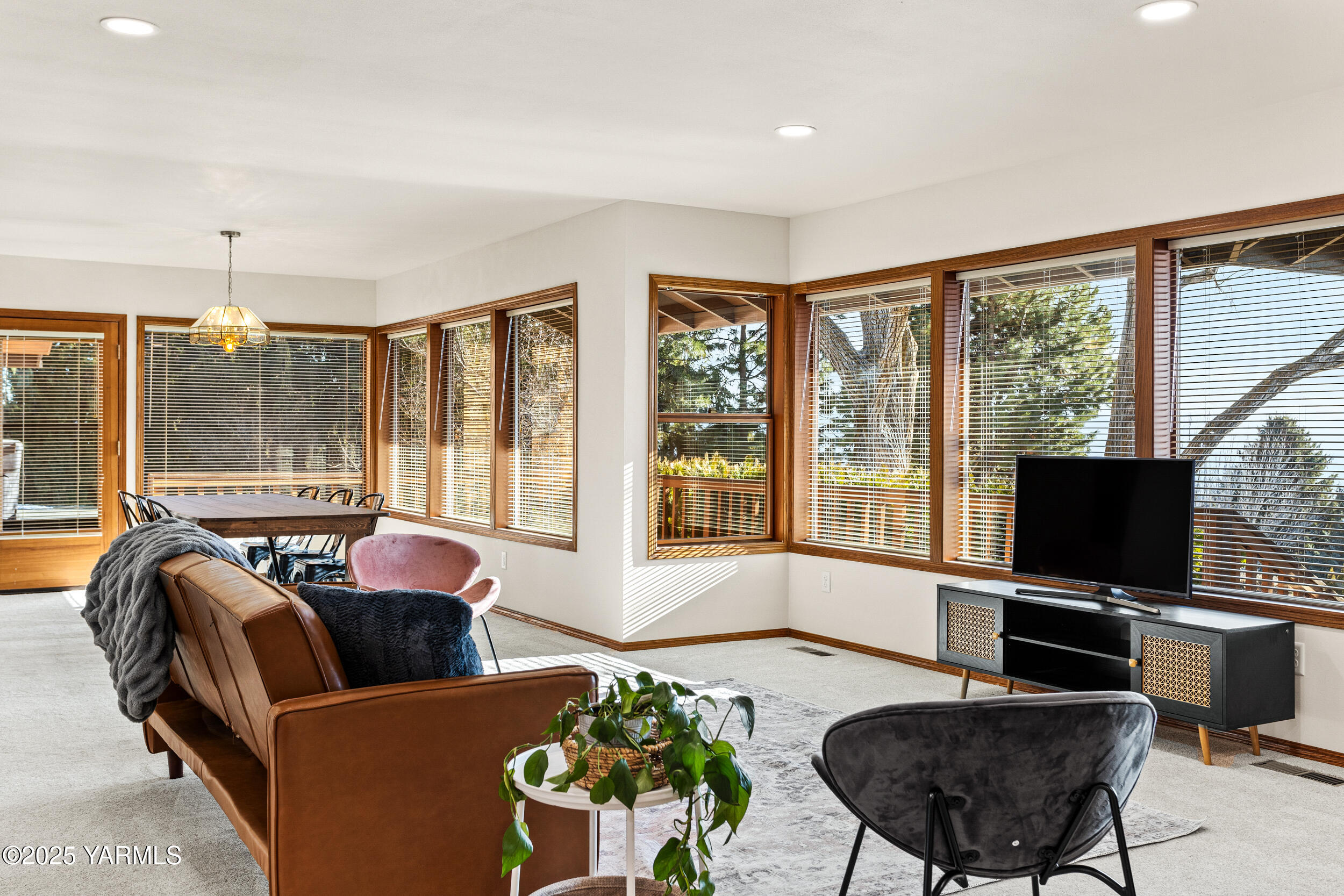 Yakima, Washington 98908, United States, 2 Bedrooms Bedrooms, ,4 BathroomsBathrooms,Residential,Pending,15459