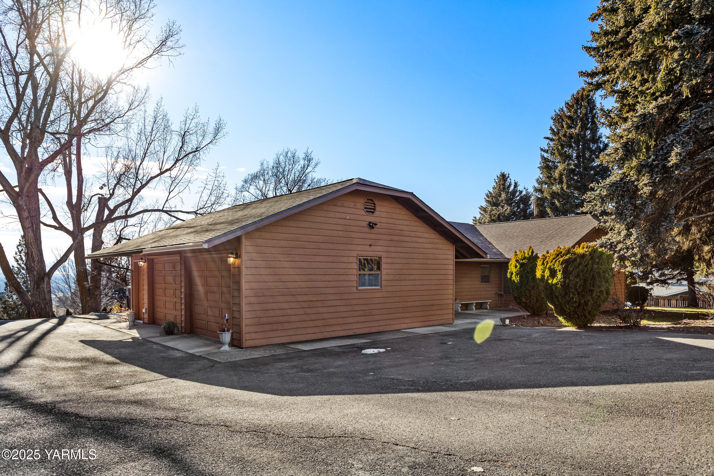 Yakima, Washington 98908, United States, 2 Bedrooms Bedrooms, ,4 BathroomsBathrooms,Residential,Pending,15459