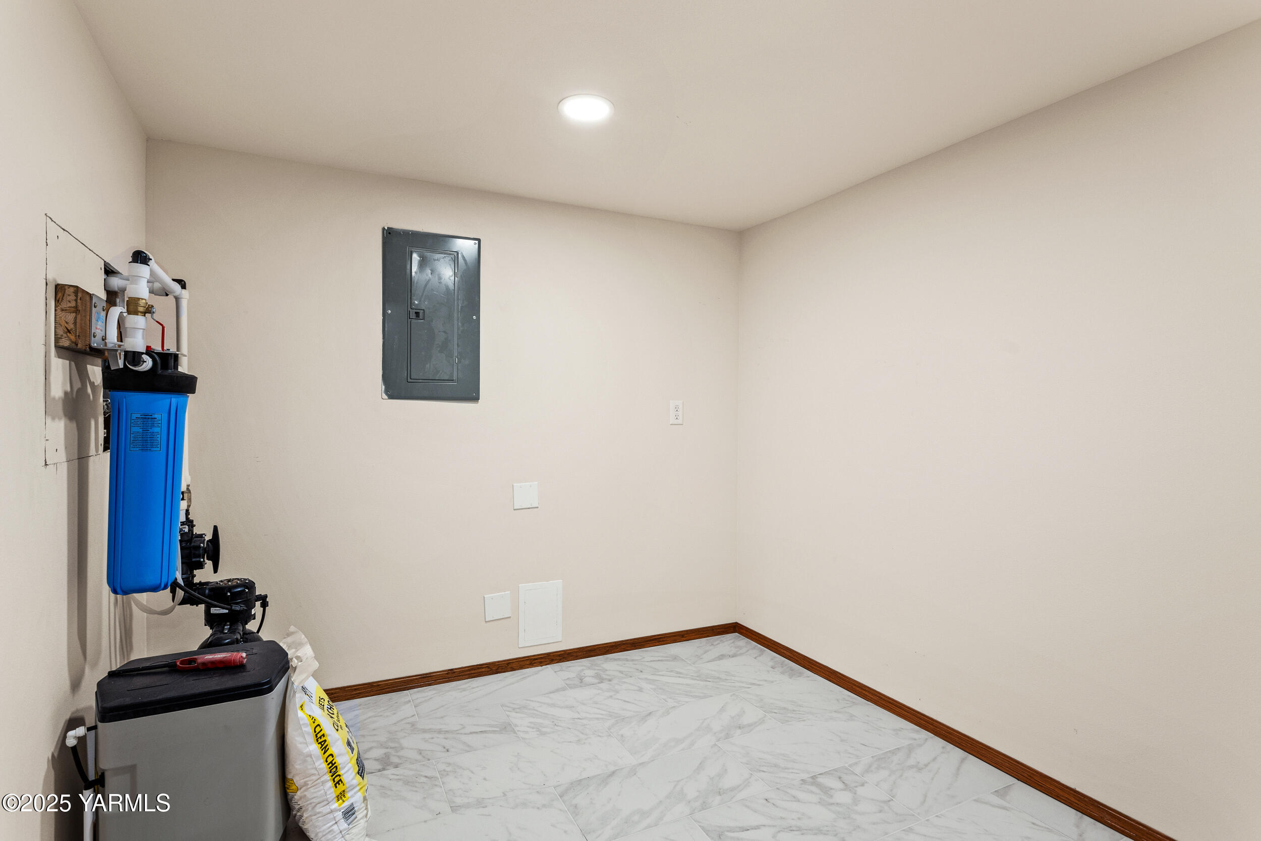 Yakima, Washington 98908, United States, 2 Bedrooms Bedrooms, ,4 BathroomsBathrooms,Residential,Pending,15459