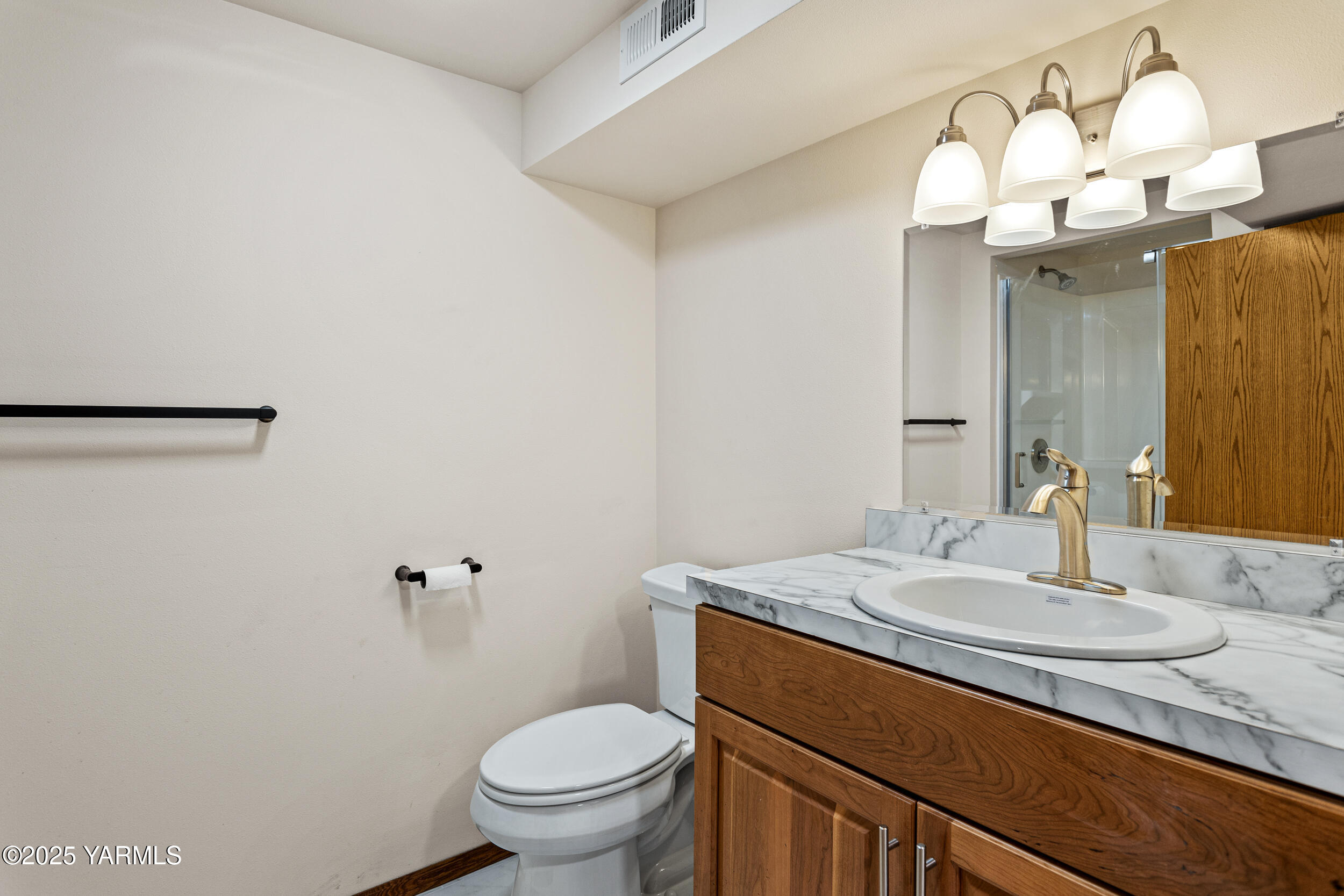 Yakima, Washington 98908, United States, 2 Bedrooms Bedrooms, ,4 BathroomsBathrooms,Residential,Pending,15459