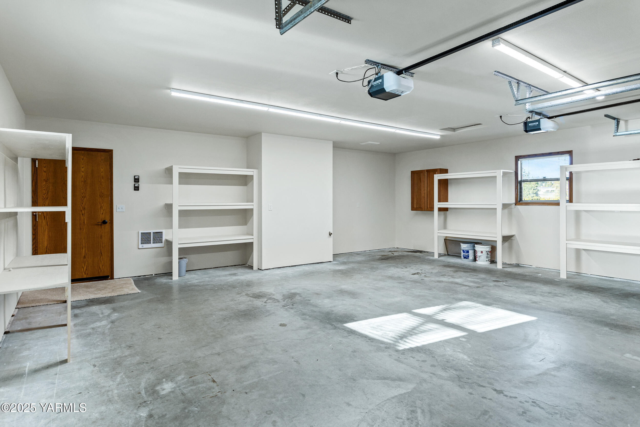 Yakima, Washington 98908, United States, 2 Bedrooms Bedrooms, ,4 BathroomsBathrooms,Residential,Pending,15459