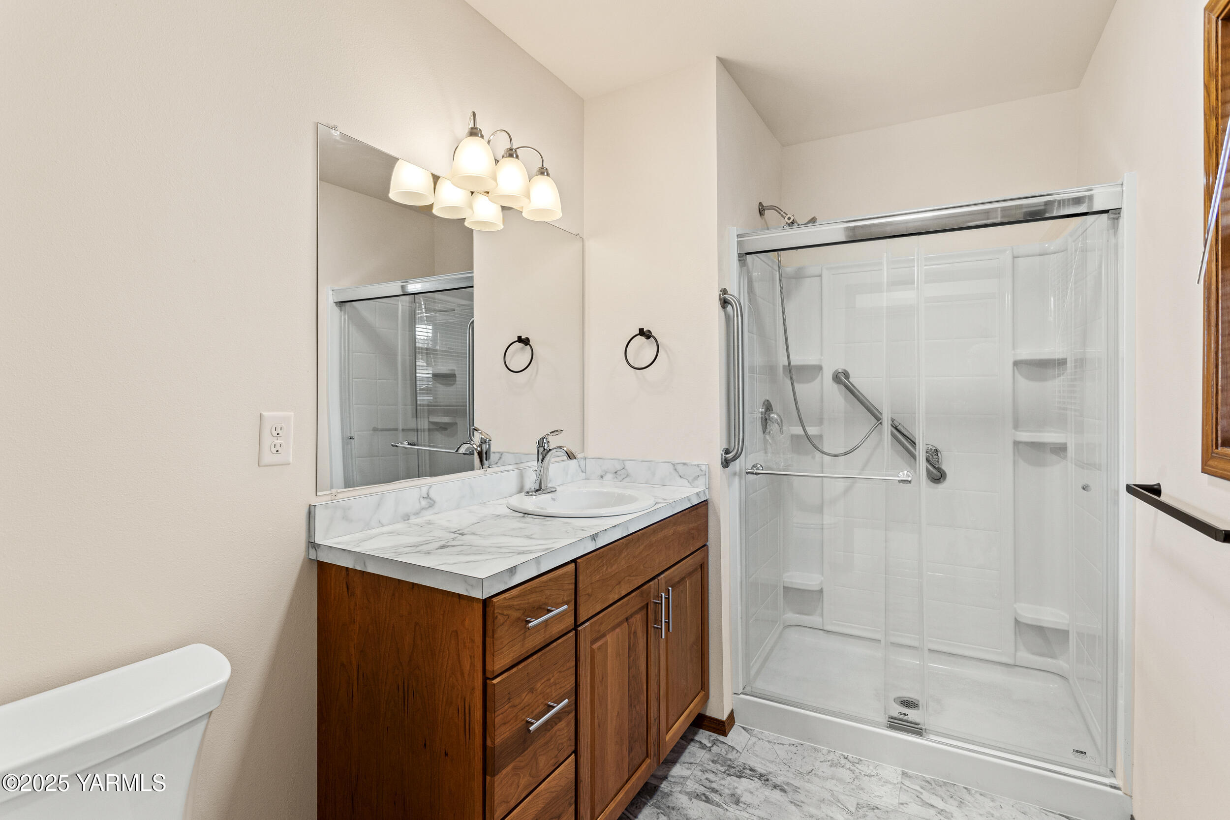 Yakima, Washington 98908, United States, 2 Bedrooms Bedrooms, ,4 BathroomsBathrooms,Residential,Pending,15459