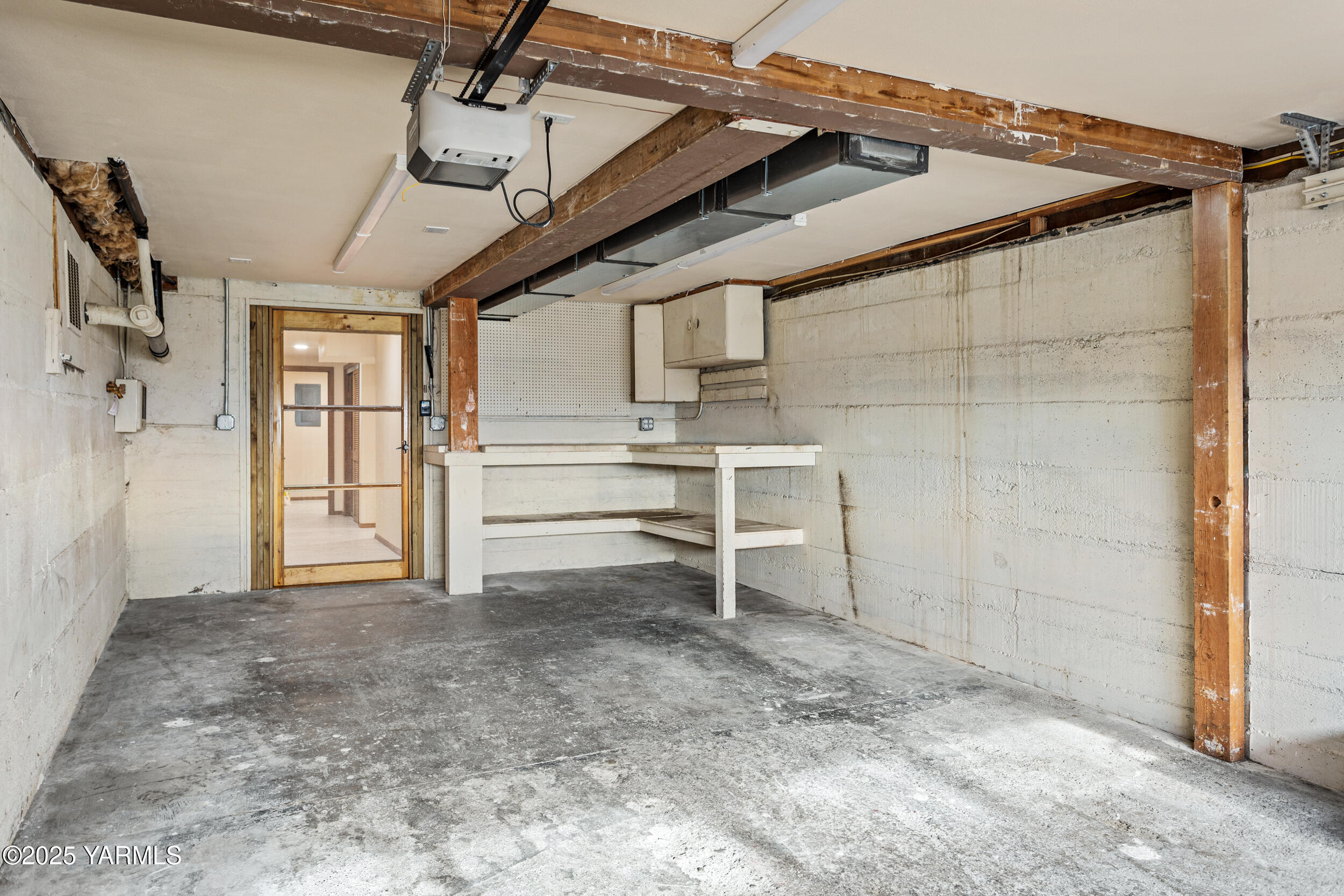 Yakima, Washington 98908, United States, 2 Bedrooms Bedrooms, ,4 BathroomsBathrooms,Residential,Pending,15459