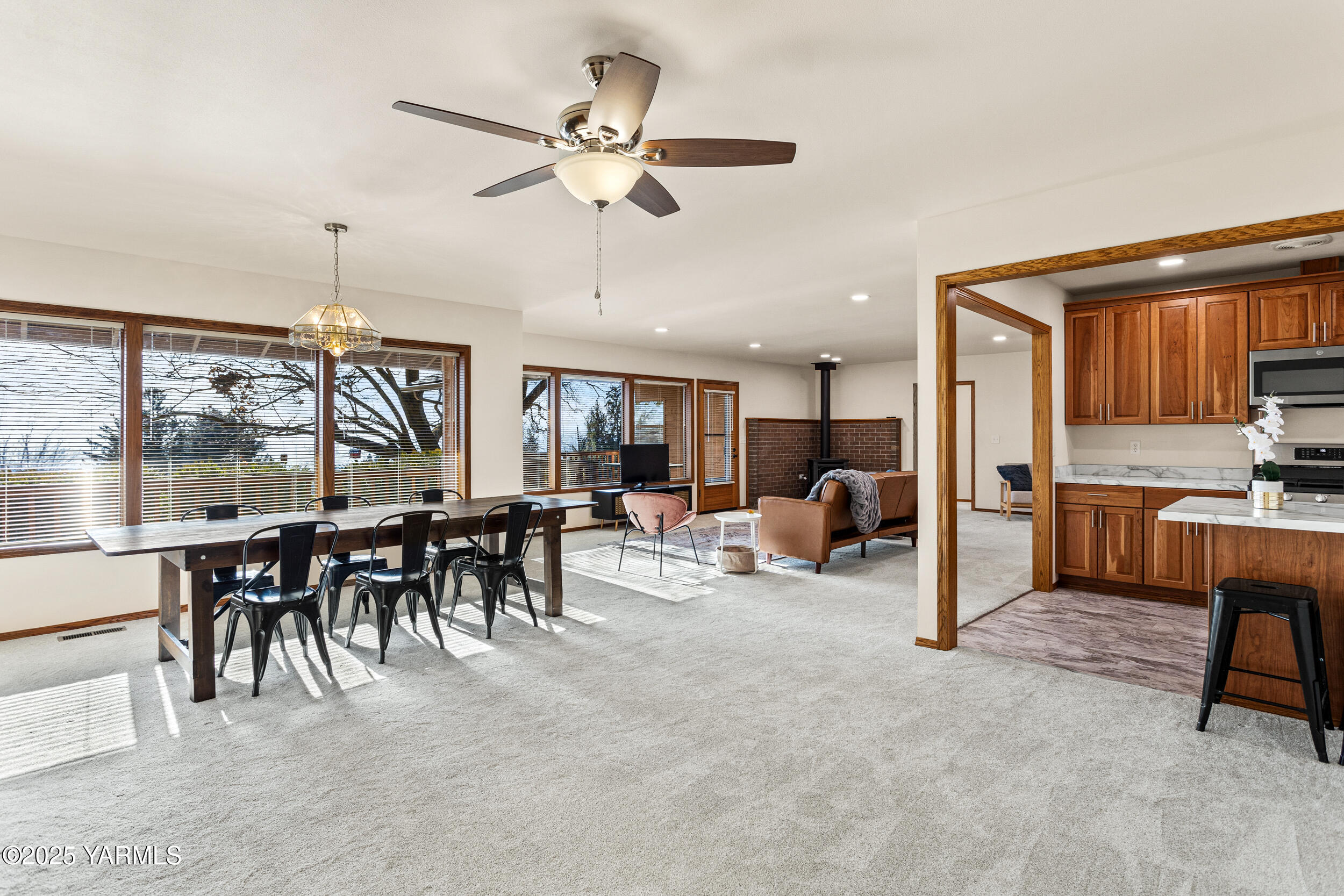 Yakima, Washington 98908, United States, 2 Bedrooms Bedrooms, ,4 BathroomsBathrooms,Residential,Pending,15459