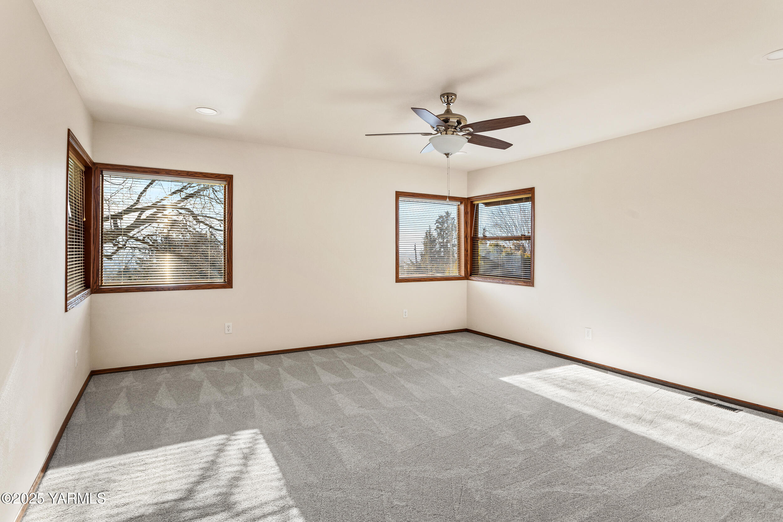 Yakima, Washington 98908, United States, 2 Bedrooms Bedrooms, ,4 BathroomsBathrooms,Residential,Pending,15459