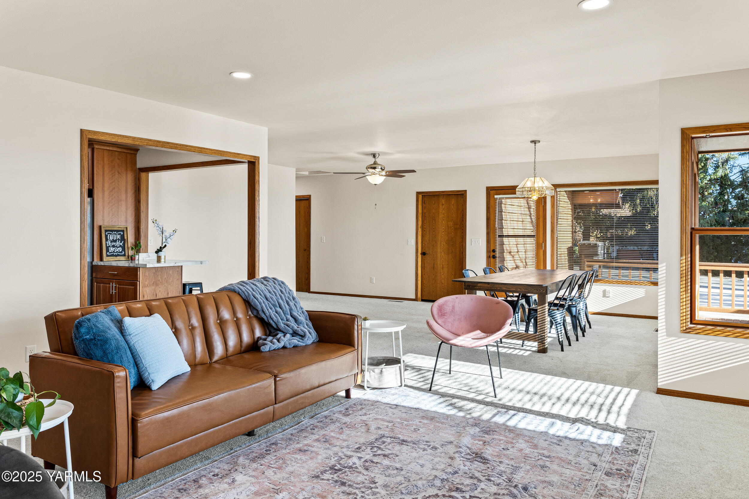 Yakima, Washington 98908, United States, 2 Bedrooms Bedrooms, ,4 BathroomsBathrooms,Residential,Pending,15459