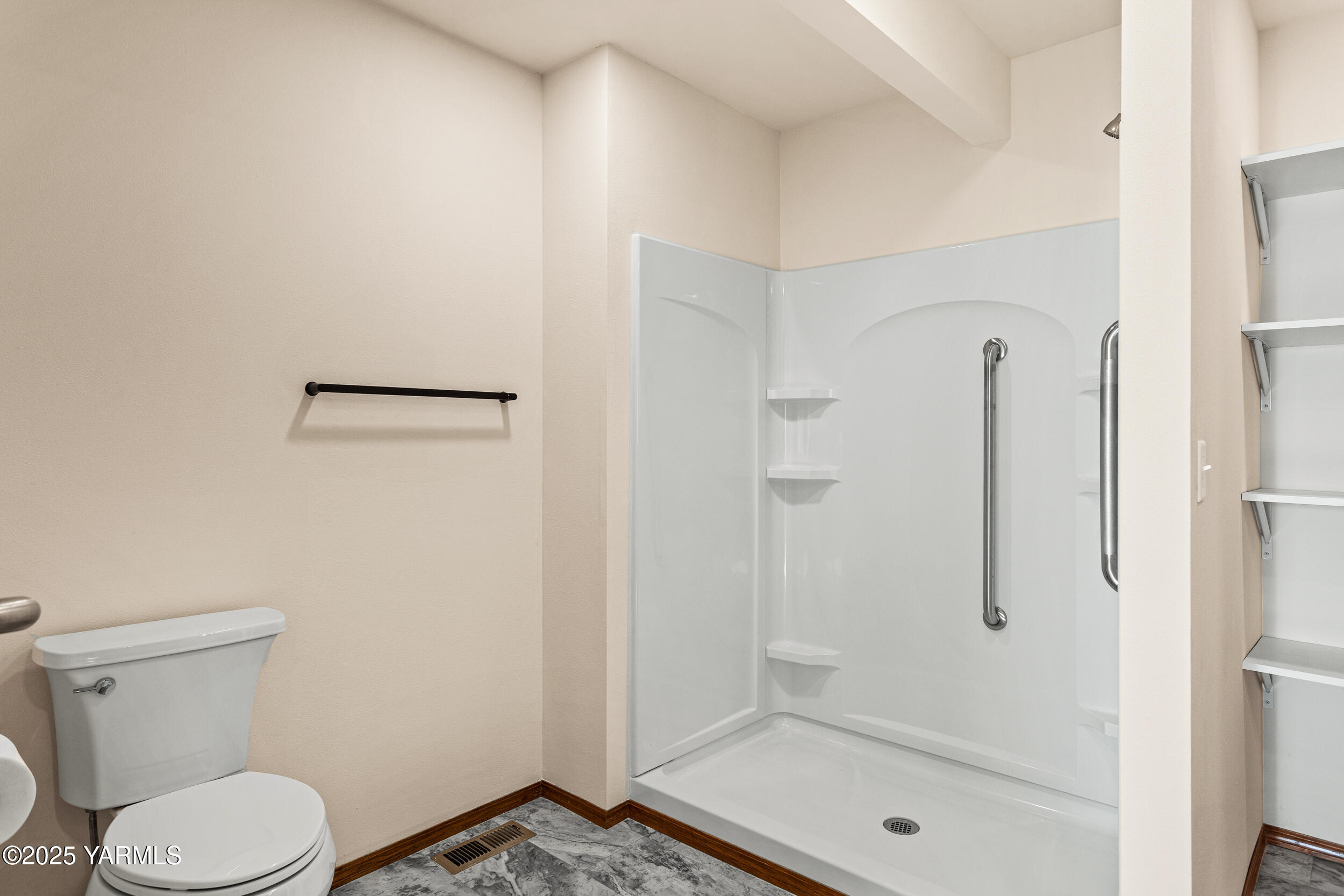 Yakima, Washington 98908, United States, 2 Bedrooms Bedrooms, ,4 BathroomsBathrooms,Residential,Pending,15459