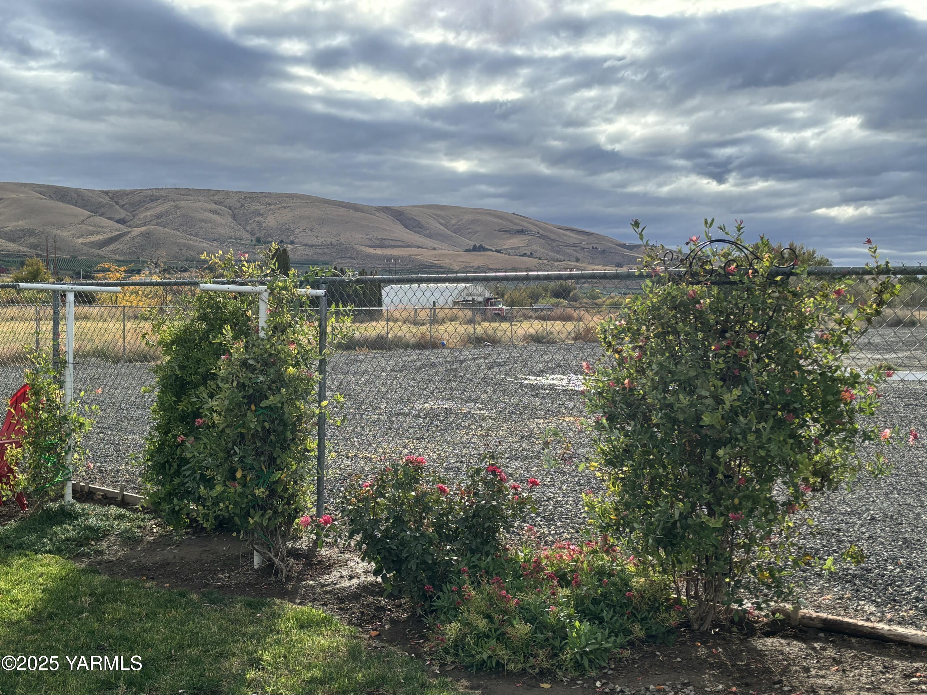 Union Gap, Washington 98903, United States, 3 Bedrooms Bedrooms, ,2 BathroomsBathrooms,Residential,Active,232627