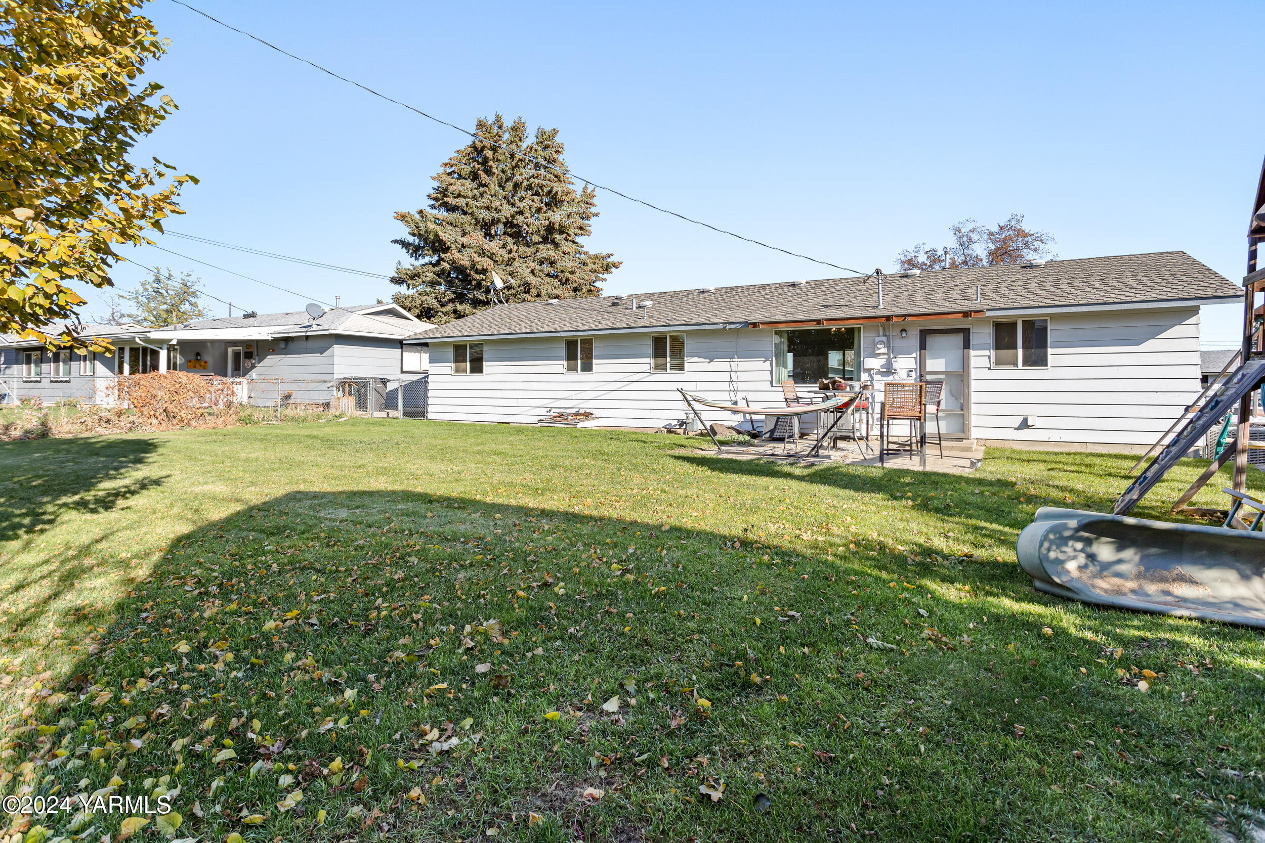 Yakima, Washington 98902, United States, 3 Bedrooms Bedrooms, ,1 BathroomBathrooms,Residential,Pending,34066