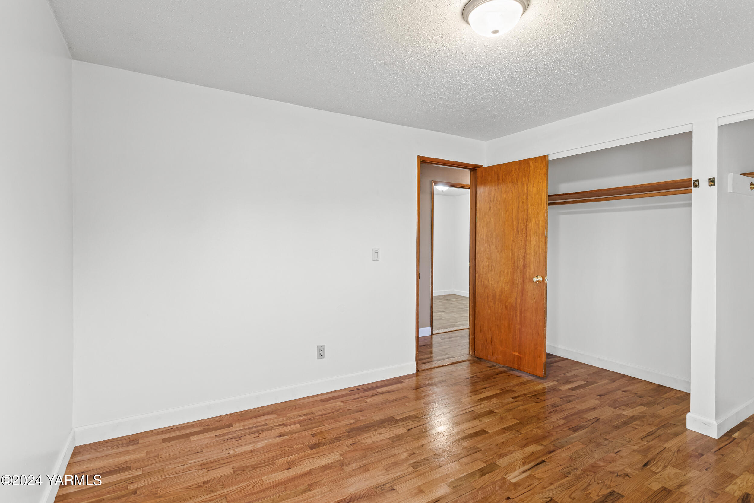 Yakima, Washington 98902, United States, 3 Bedrooms Bedrooms, ,1 BathroomBathrooms,Residential,Pending,34066