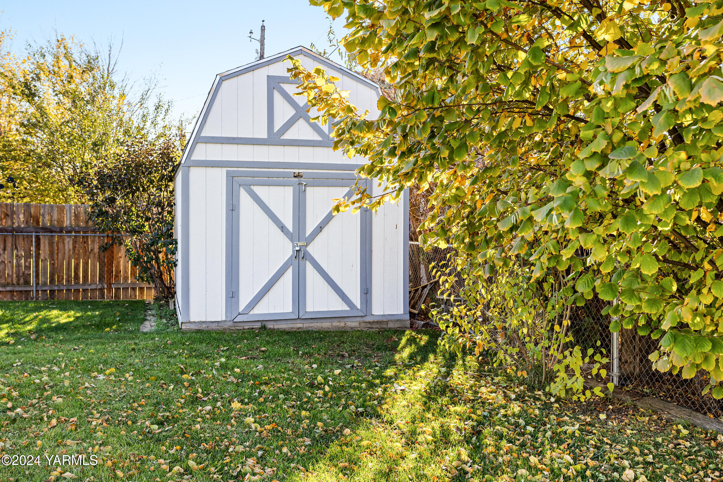 Yakima, Washington 98902, United States, 3 Bedrooms Bedrooms, ,1 BathroomBathrooms,Residential,Pending,34066