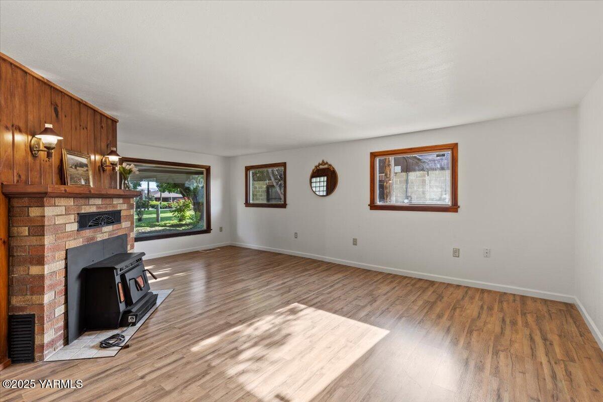 Yakima, Washington 98902, United States, 2 Bedrooms Bedrooms, ,2 BathroomsBathrooms,Residential,Active,138635